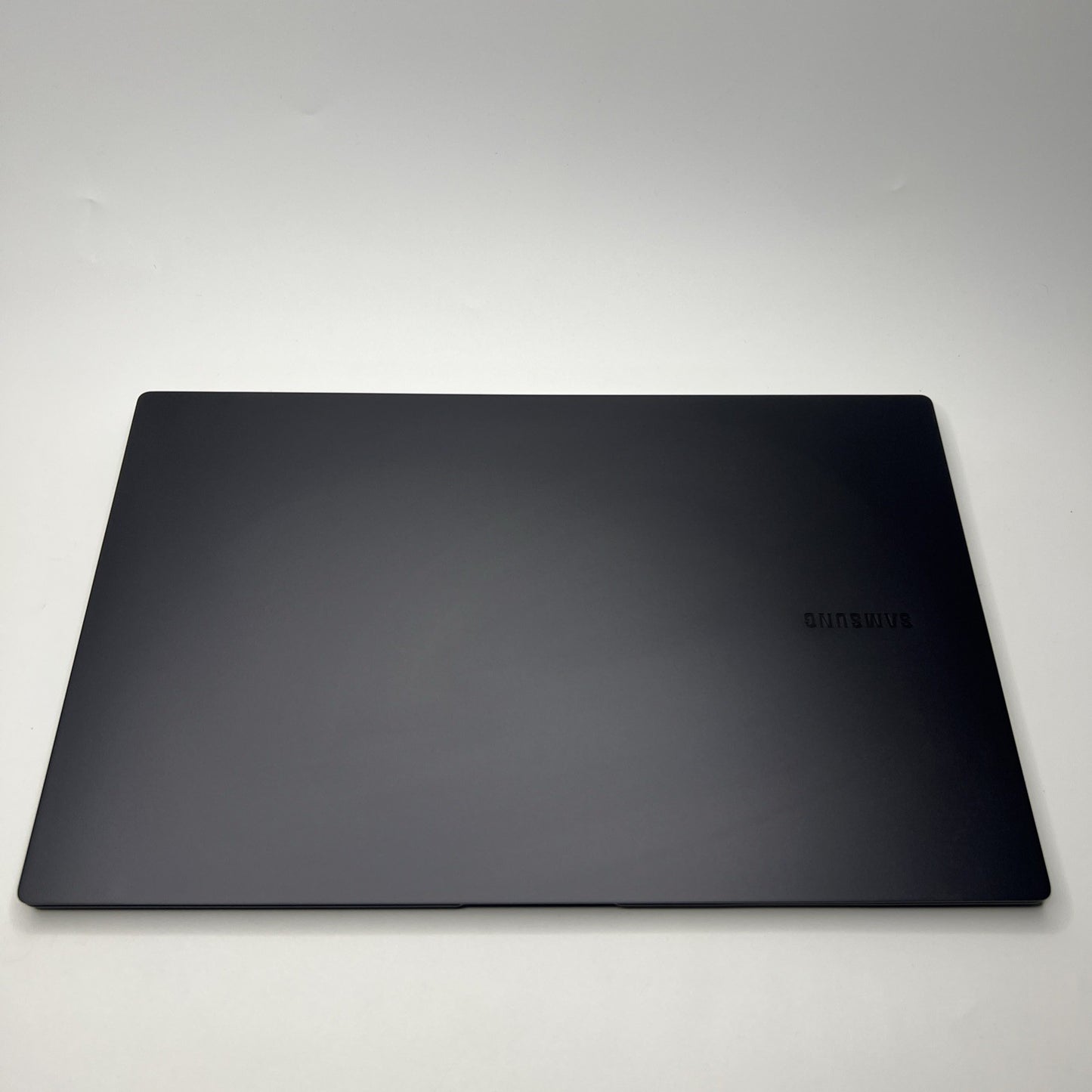 Samsung Galaxy Book 2 Pro 5G Core i5-1240P 8GB 512GB 15.6 Inch AMOLED Windows 11
