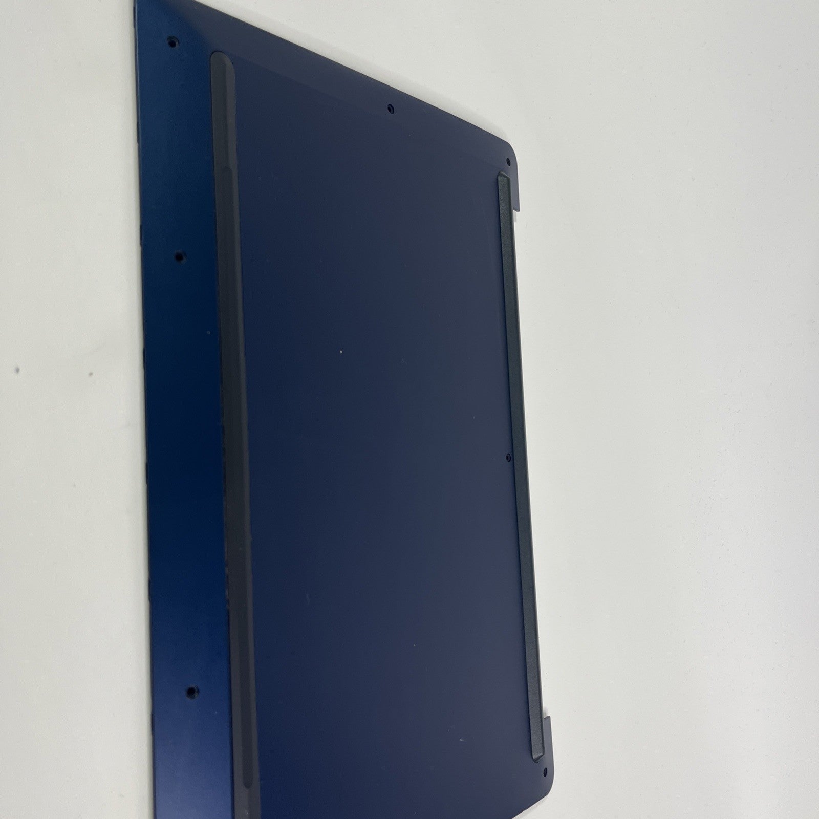Lenovo IP Slim 3 Chrome 14M868 Bottom Cover 5CB1L30389 HQ2073136V000 Grade B