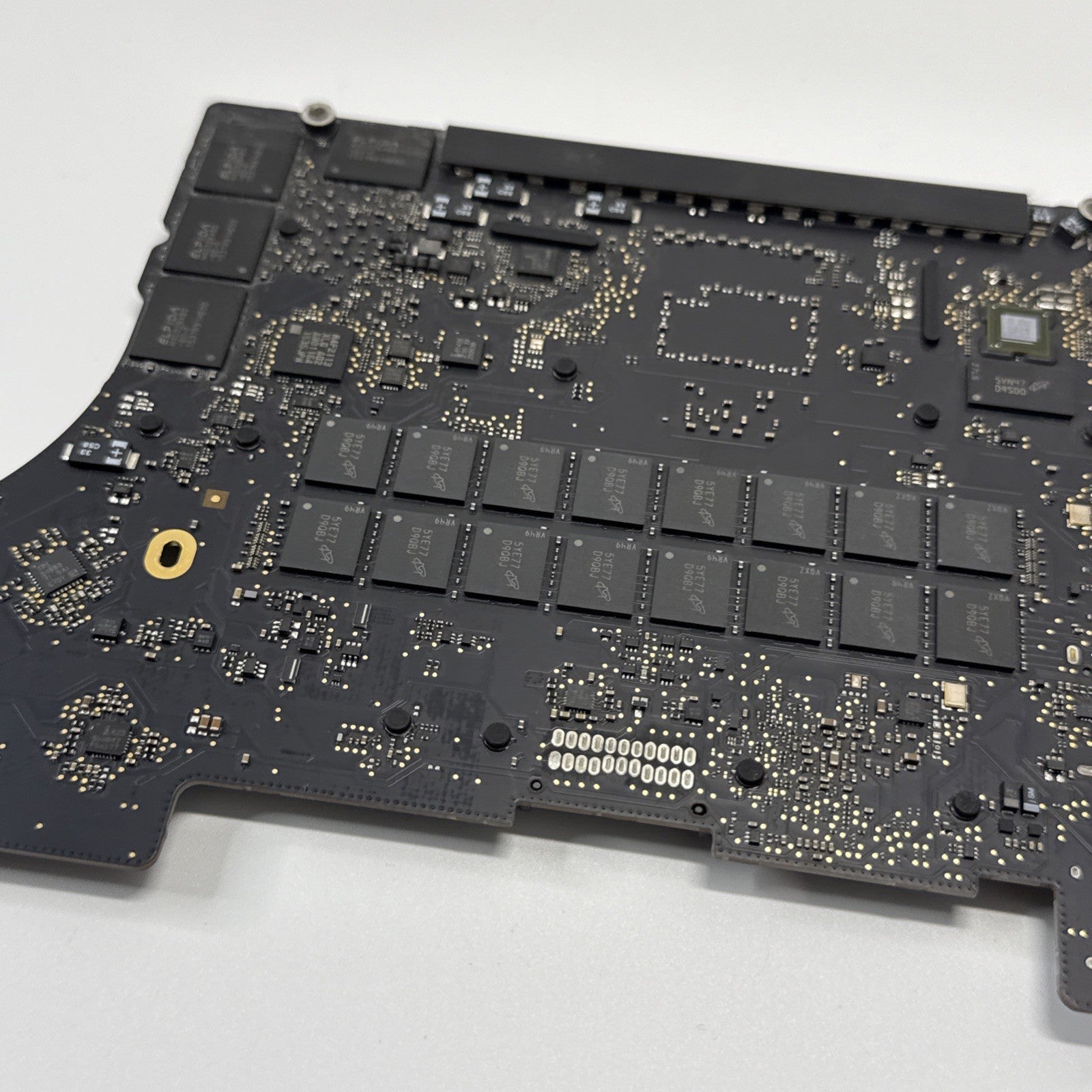 MacBook Pro A1398 Mid 2015 Logic Board 2.8GHz Core i7-4980HQ 16GB 820-00426-A