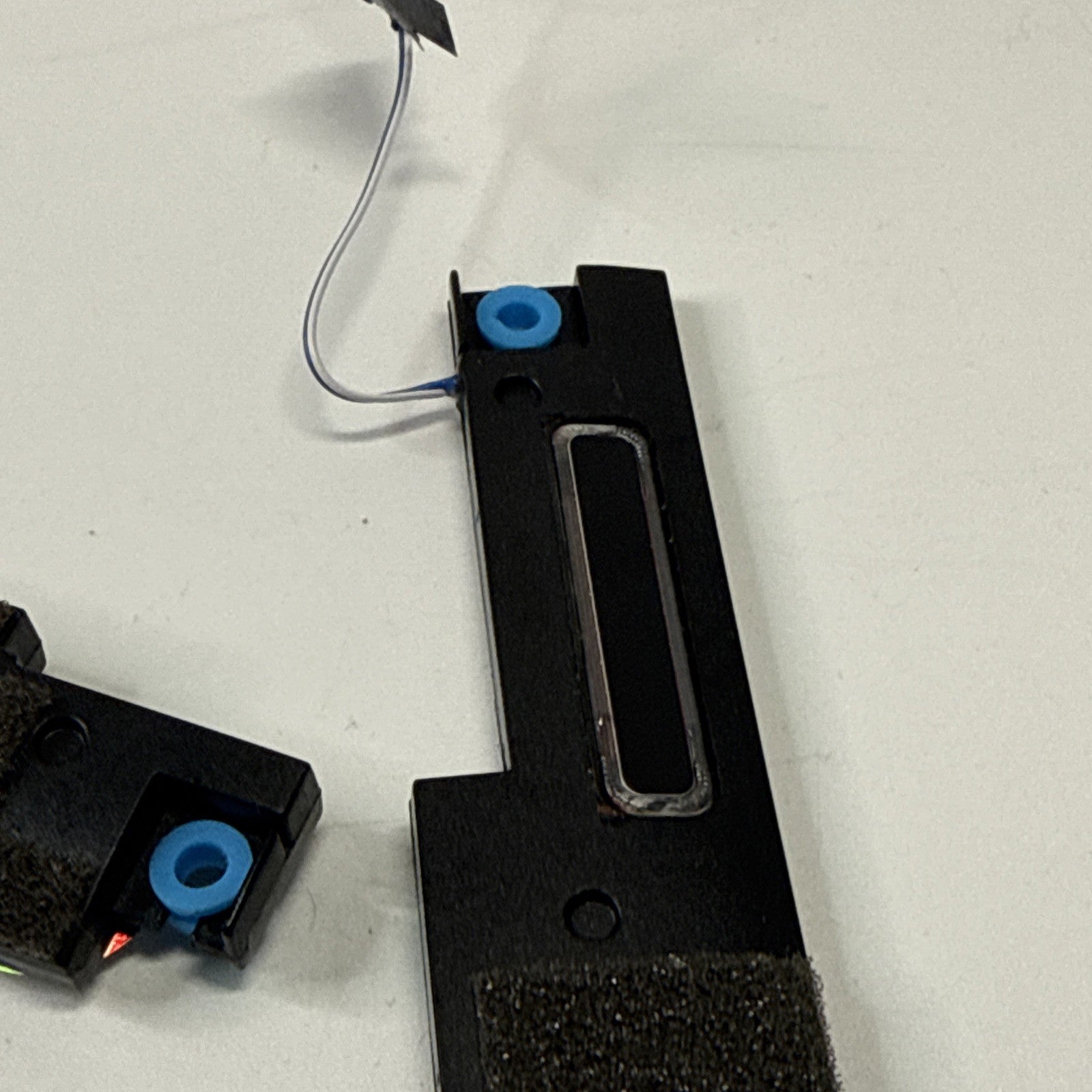 Dell Latitude 5320 Internal speakers left and right 023.400M8.0001