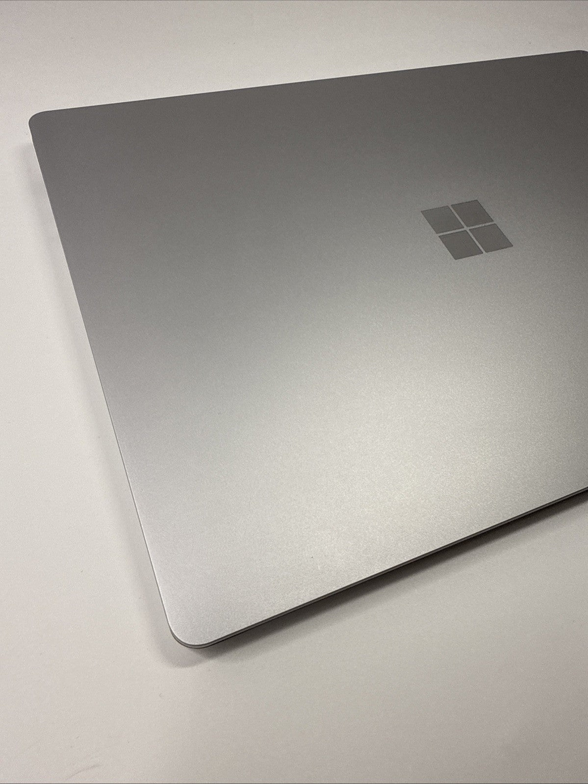 Microsoft Surface Laptop 4 13.5" Inte i5-1135G7 8GB RAM 512GB SSD Cracked Screen
