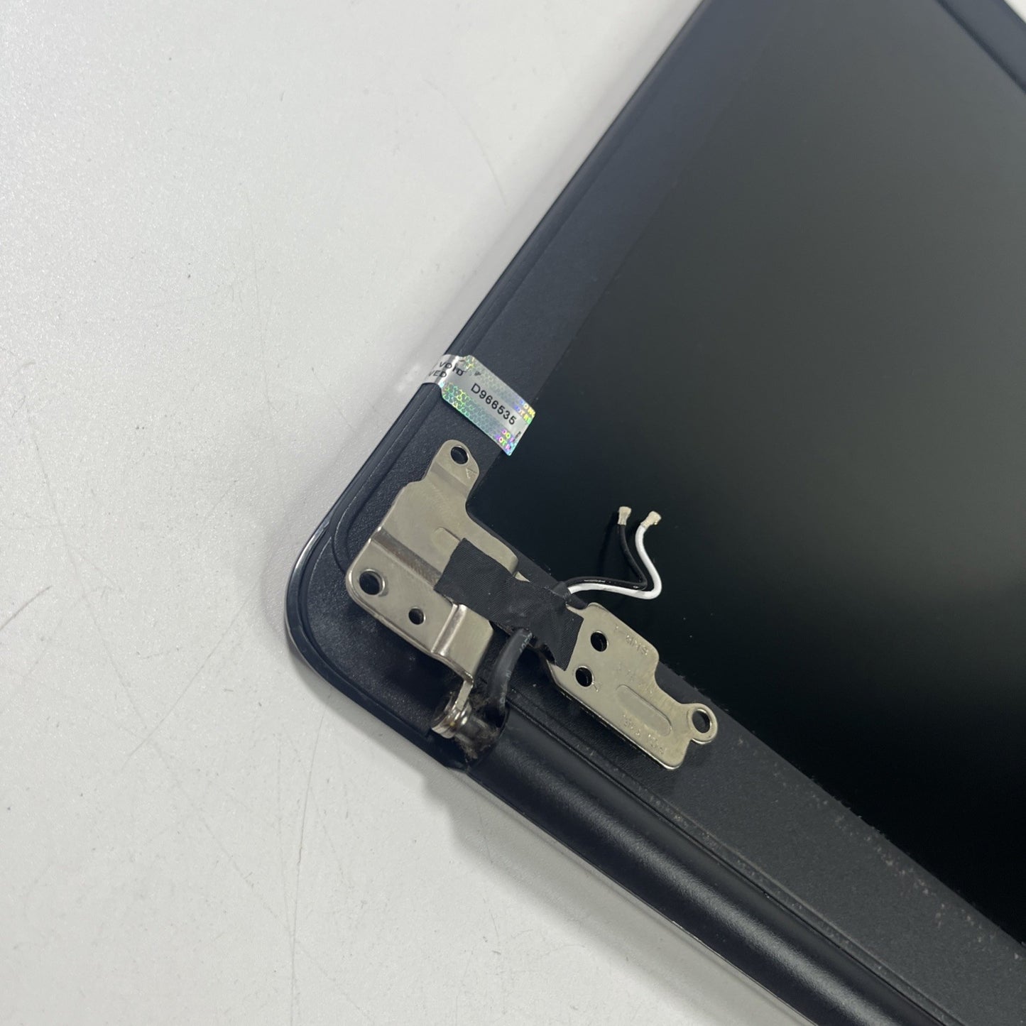 Genuine Black Dell Latitude 3500Complete Screen& Top Lid Assembly.some Scratches