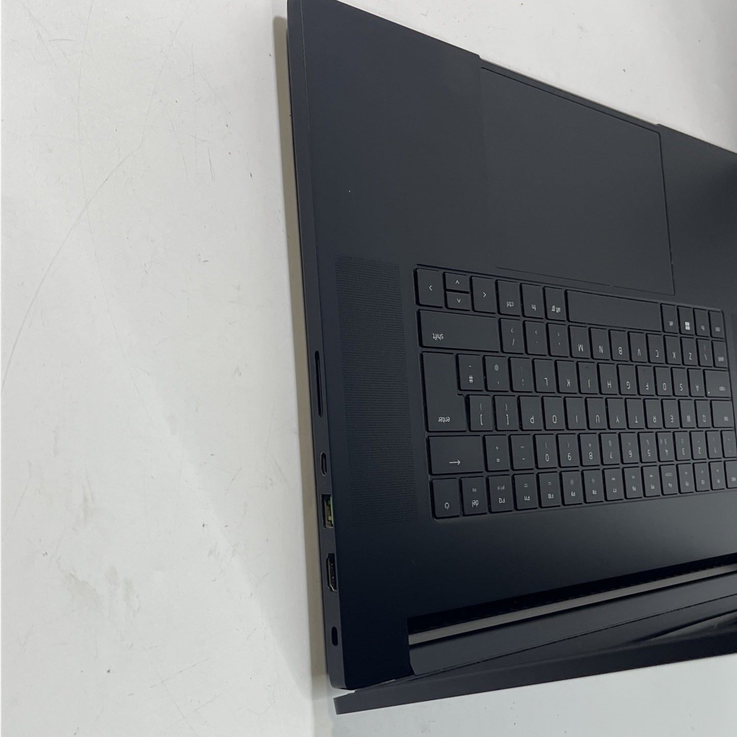 Razer Blade 18 RZ09-484 18"  32 GB RAM i9-1350HX - RTX 4090 2TB SSD 240HZ