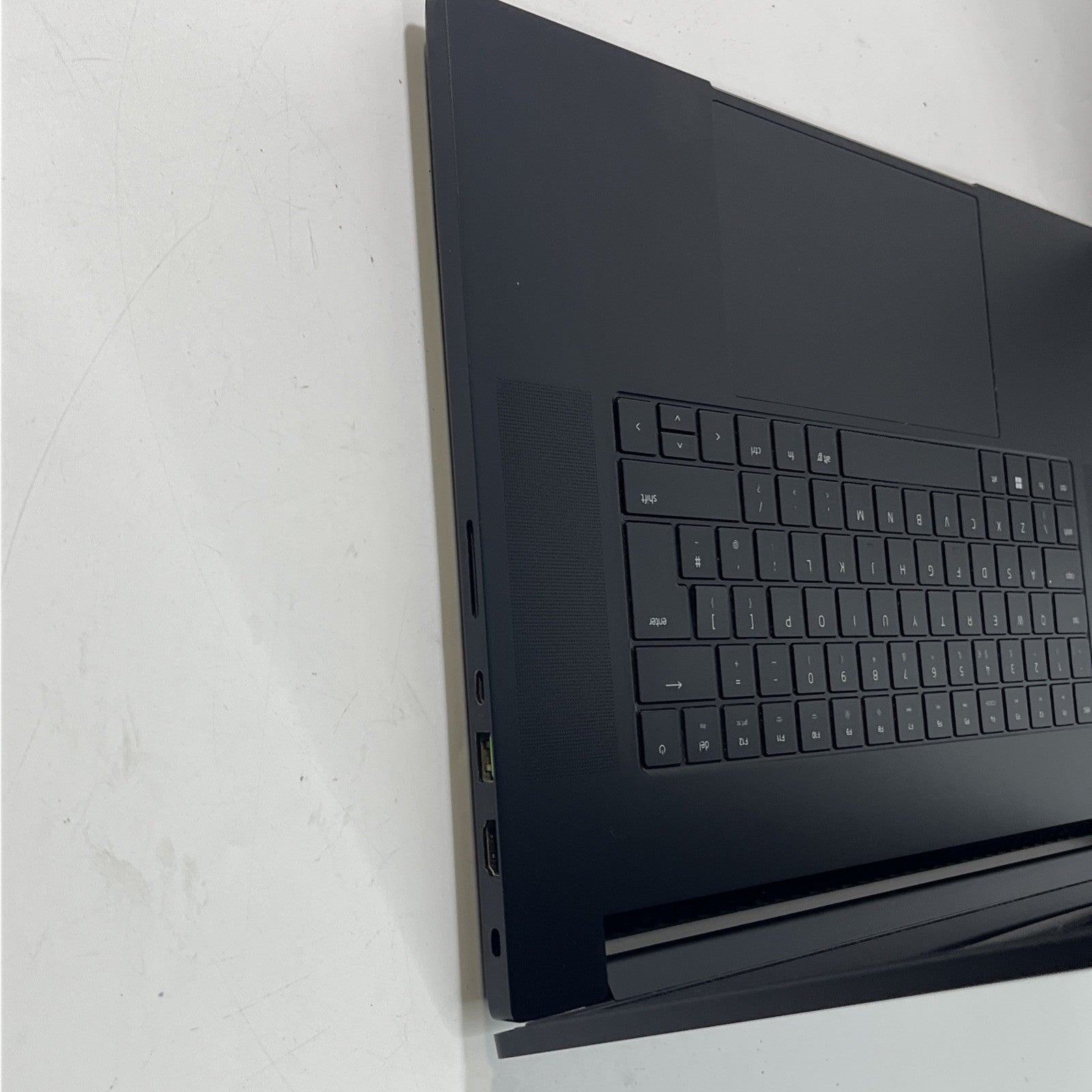 Razer Blade 18 RZ09-484 18"  32 GB RAM i9-1350HX - RTX 4090 2TB SSD 240HZ