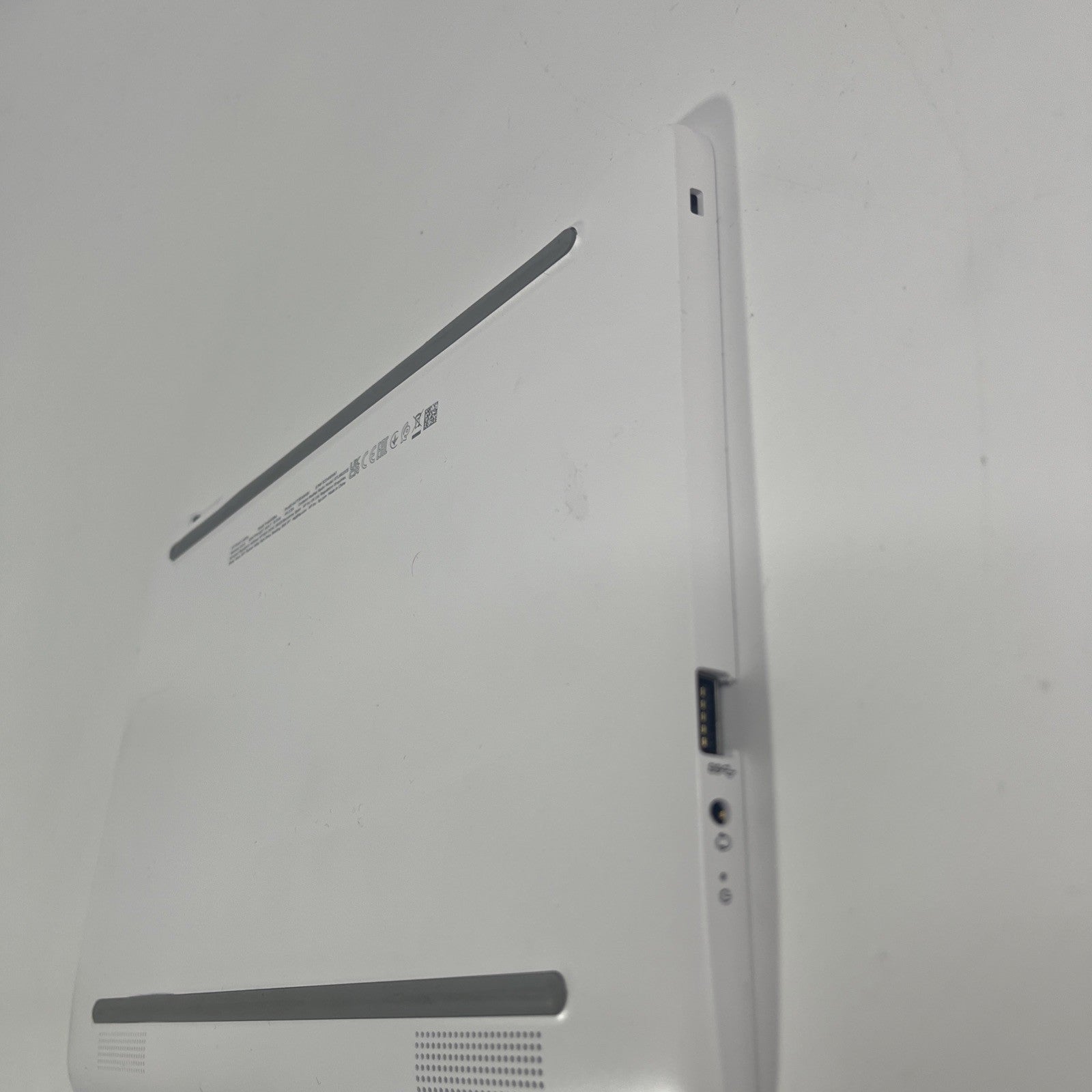 Genuine White HP Stream 11-ak0028na Bottom Case Base Cover And Usb Board EAY0Q00