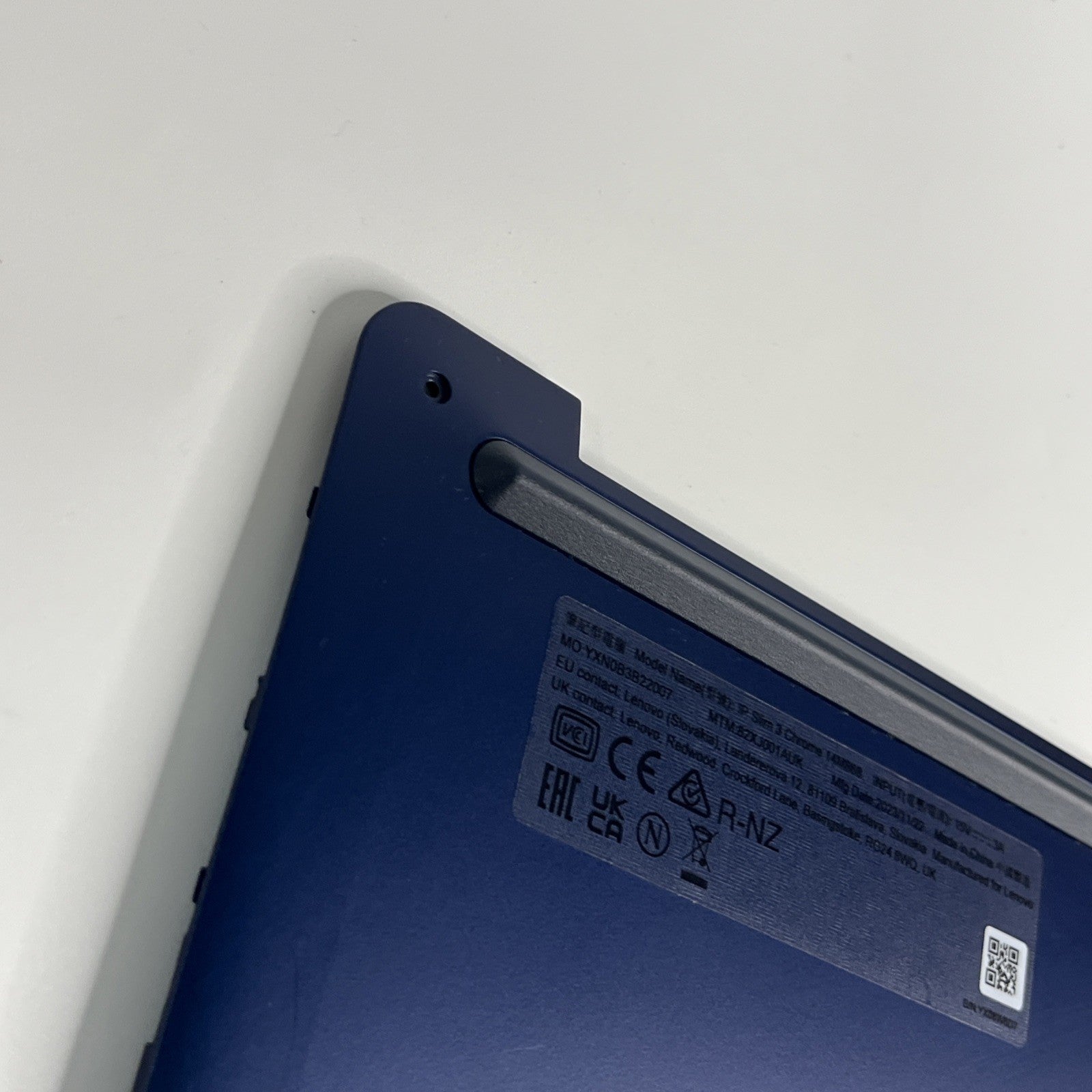 Lenovo IP Slim 3 Chrome 14M868 Bottom Cover 5CB1L30389 HQ2073136V000 Grade B