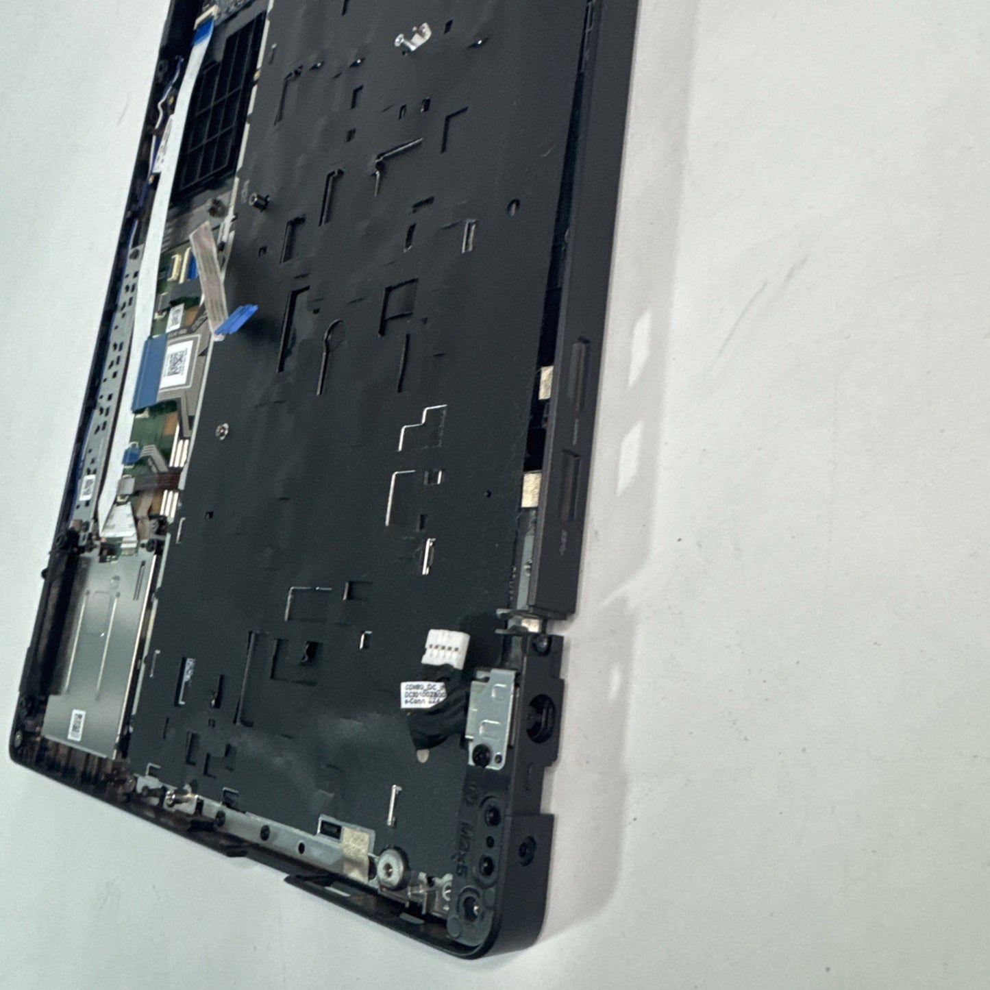 Genuine Dell Latitude 5590 Palmrest,speaker & Keyboard I Key Missing