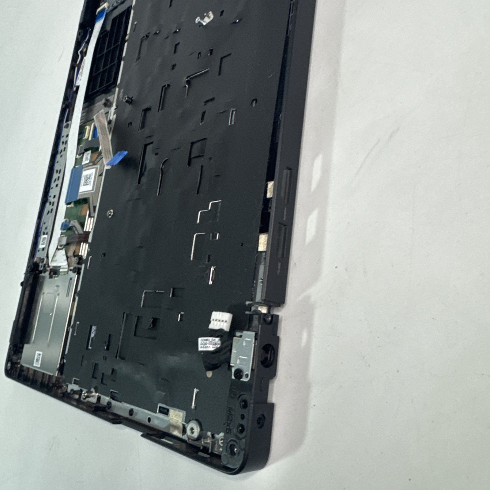 Genuine Dell Latitude 5590 Palmrest,speaker & Keyboard I Key Missing