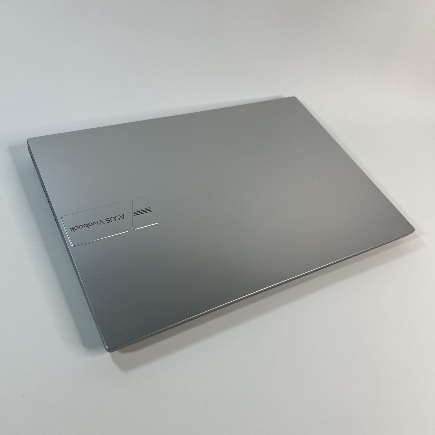ASUS Vivobook M1605YA 16.0" Laptop AMD Ryzen 5-7430U 16GB RAM 512 Windows 11