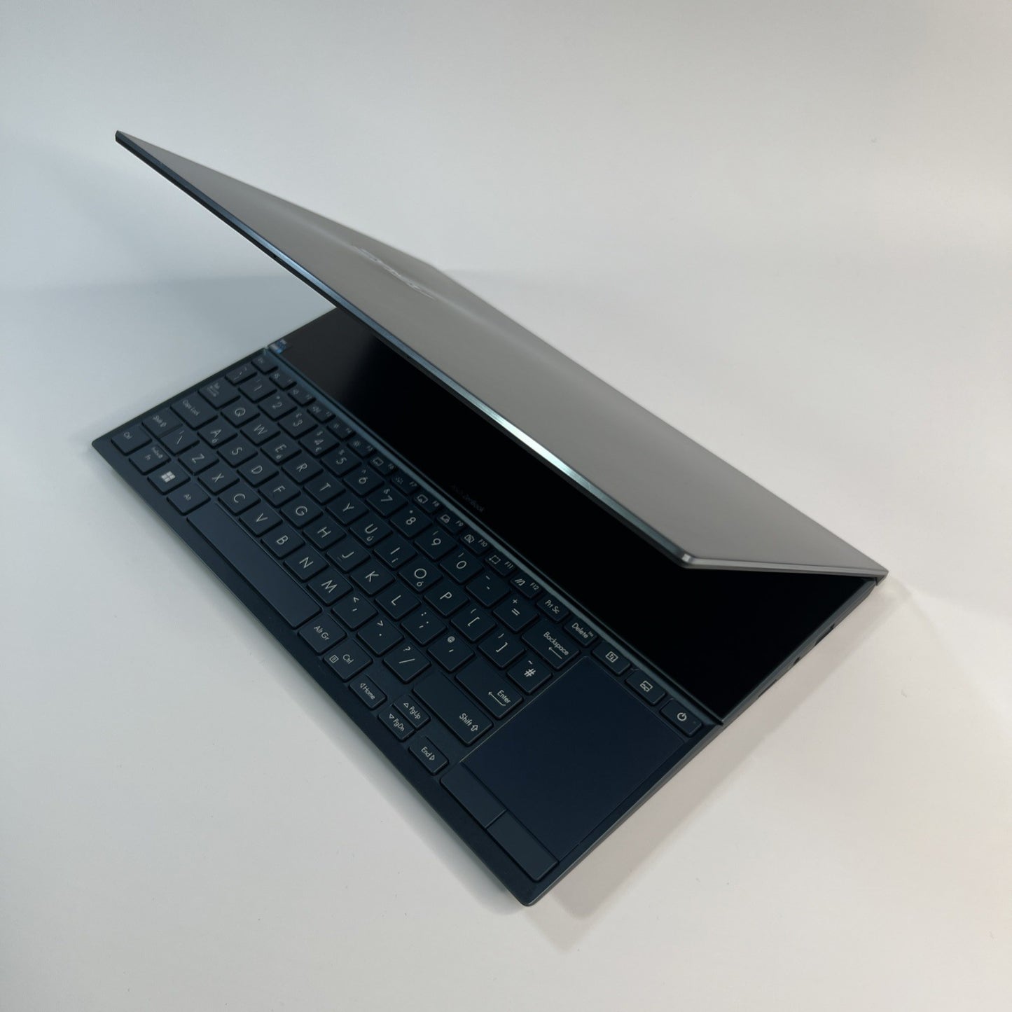 ASUS ZenBook Duo UX482EAR 14”Core I7-11957G 16GB RAM 1 TB SSD Windows 11