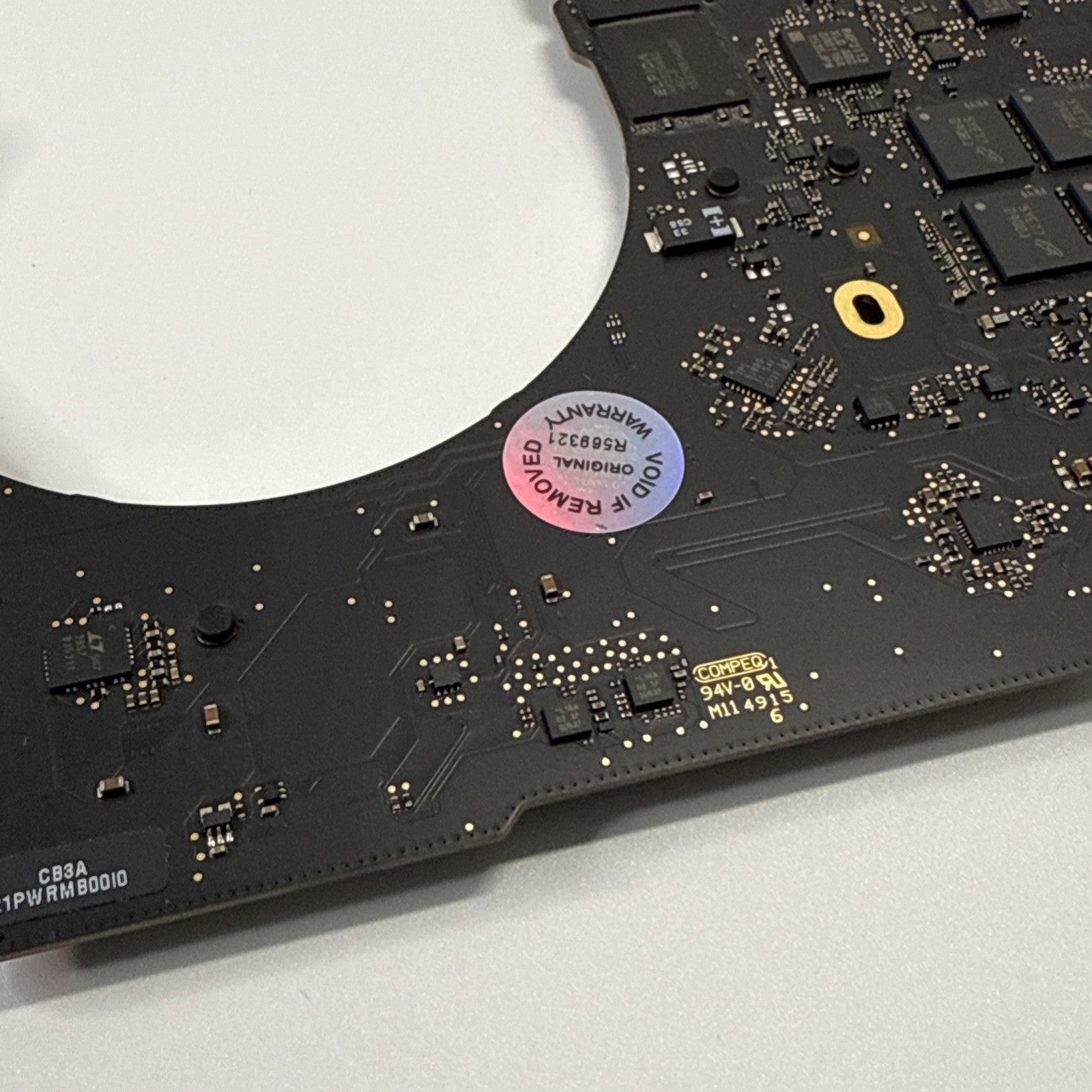 MacBook Pro A1398 Mid 2015 Logic Board 2.8GHz Core i7-4980HQ 16GB 820-00426-A