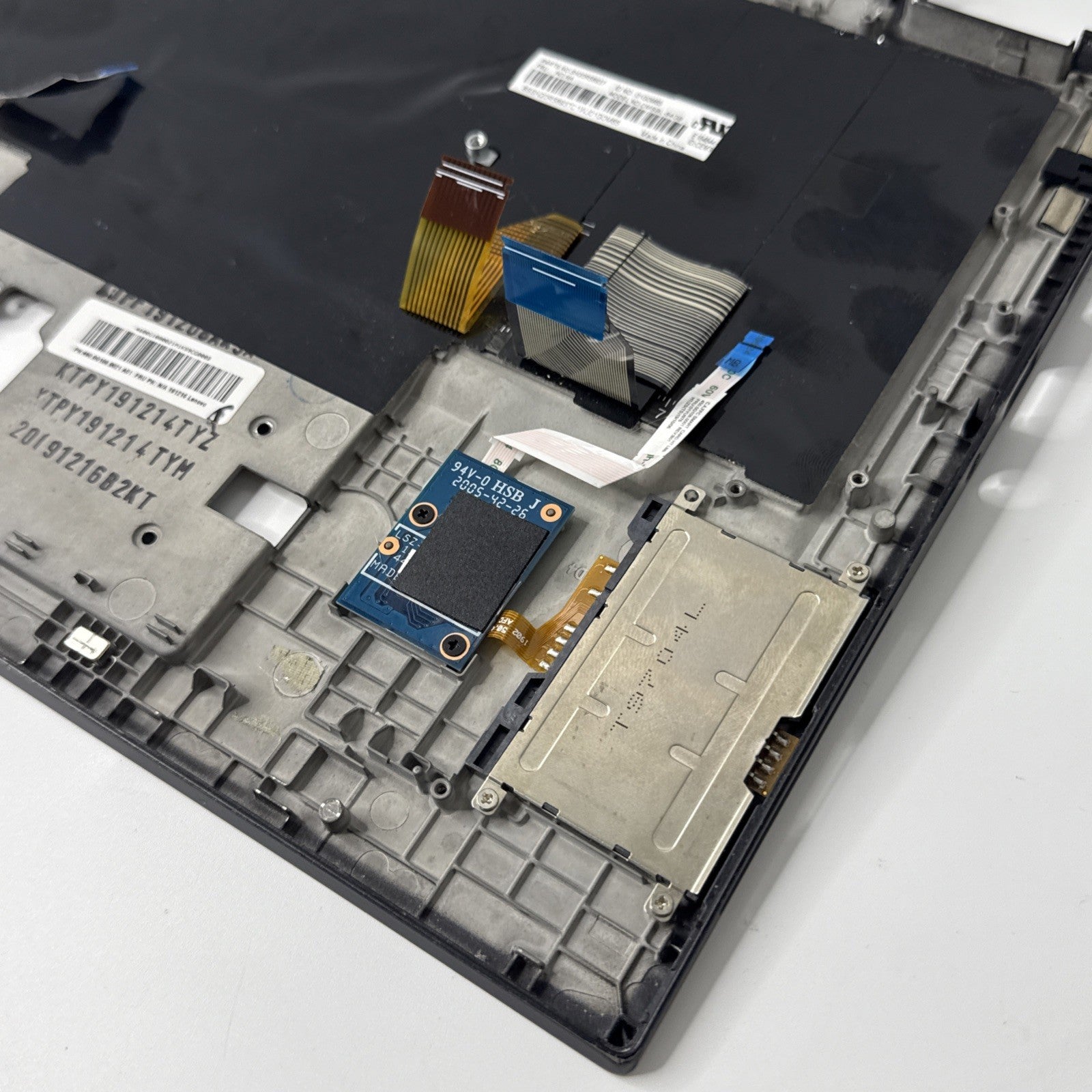 Genuine Lenovo x390 yoga Palmrest Assembly UK Keyboard (1 Key Missing)