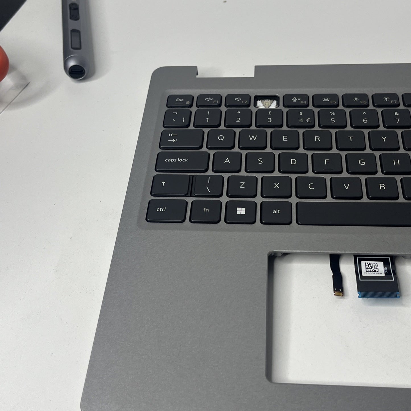 Dell Latitude 5530 Genuine Palmrest L, UK Keyboard 0RRN8D Silver  Missing Key
