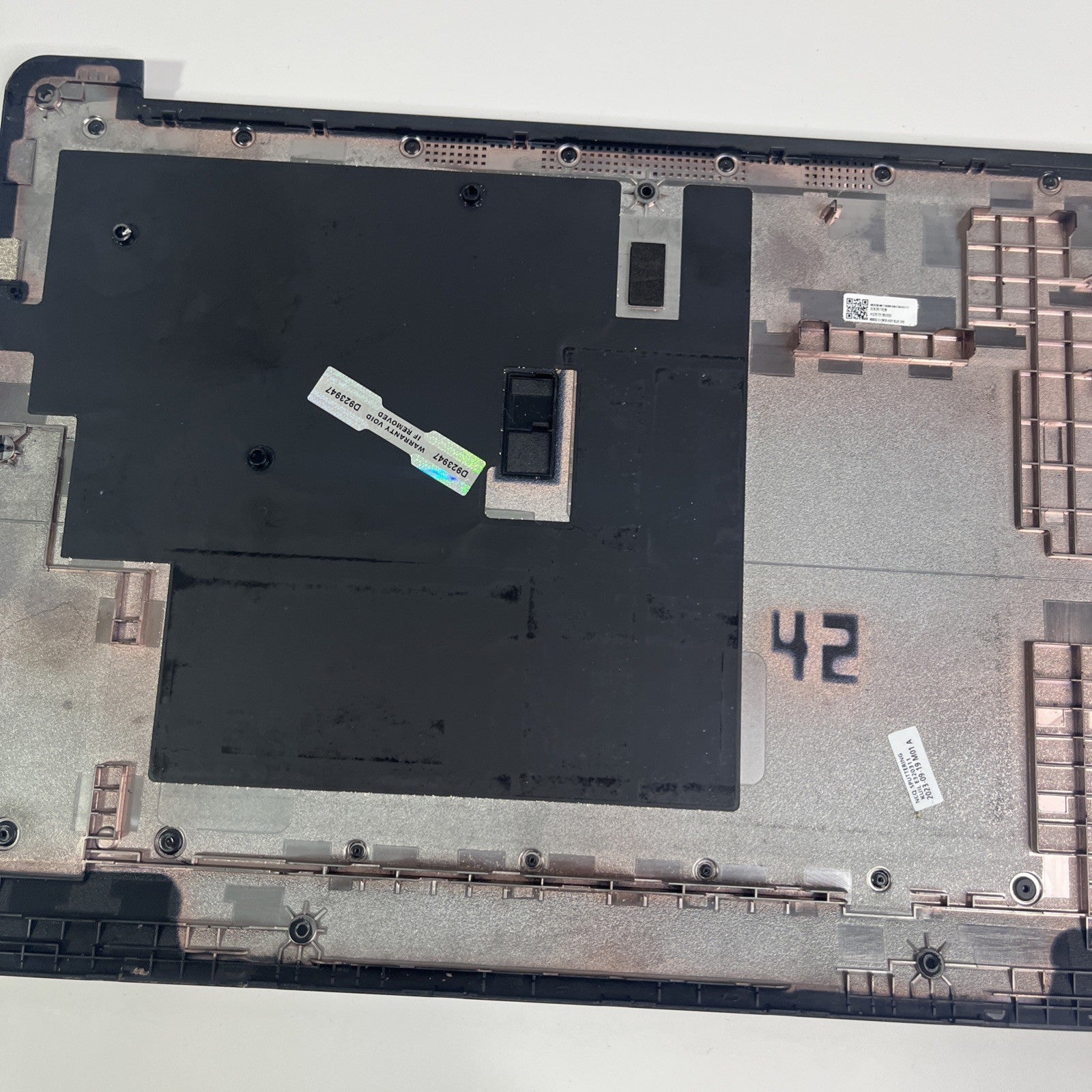 Lenovo IP Slim 3 Chrome 14M868 Bottom Cover 5CB1L30389 HQ2073136V000 Grade B