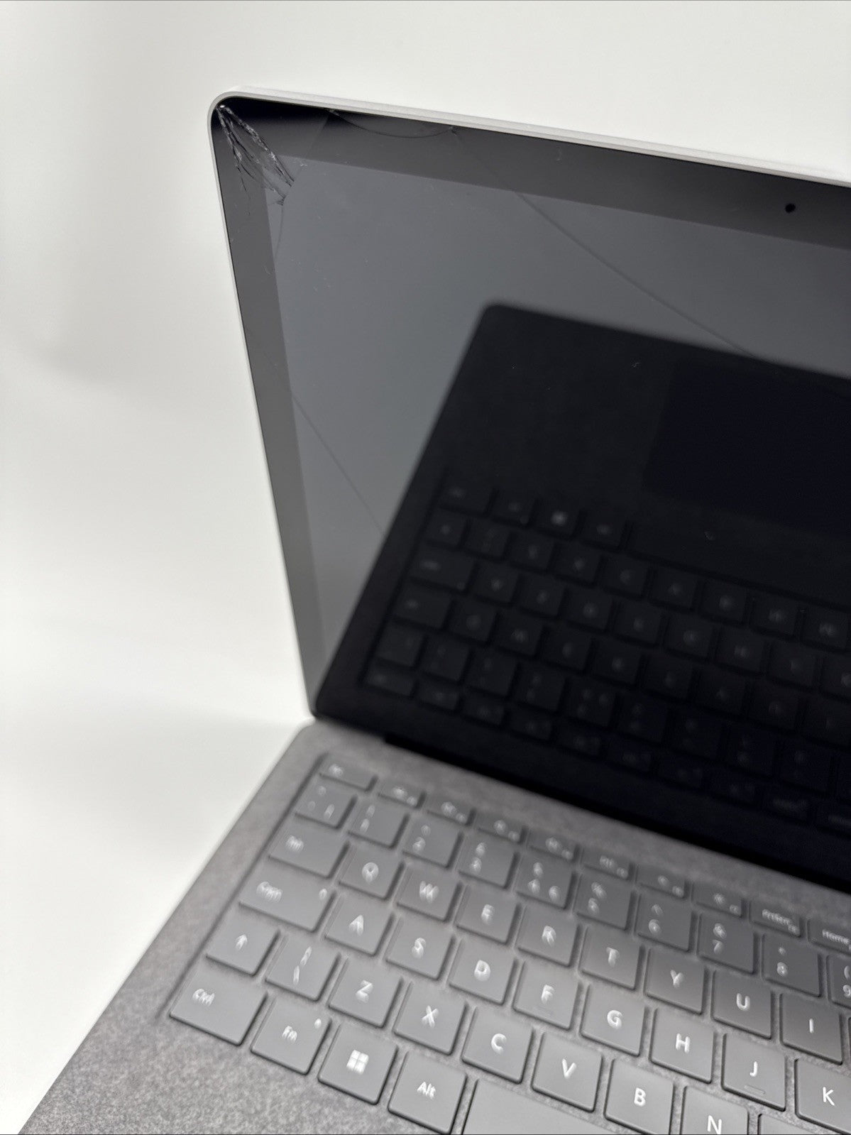 Microsoft Surface Laptop 4 13.5" Inte i5-1135G7 8GB RAM 512GB SSD Cracked Screen