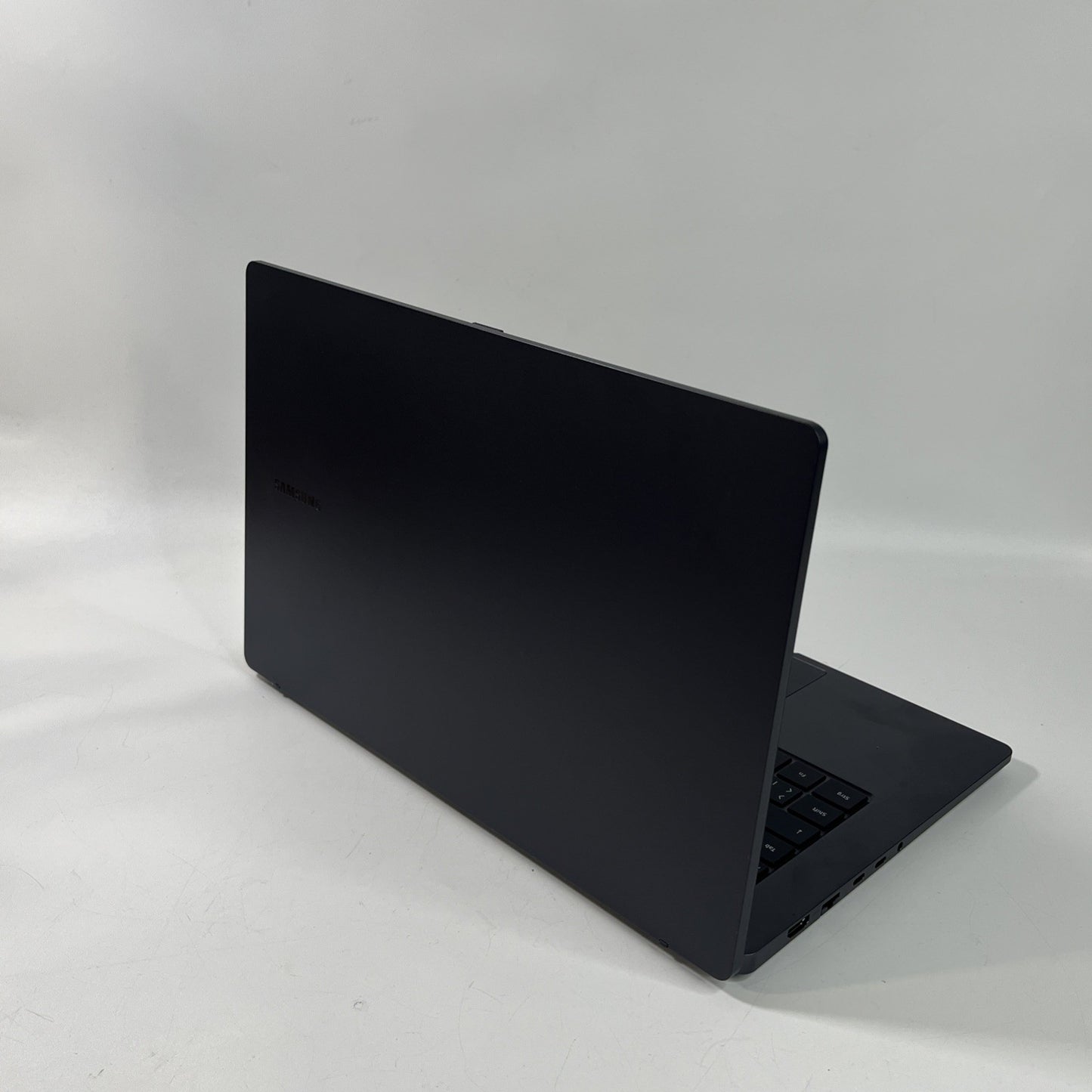 SAMSUNG Galaxy Book2 14” i5-12th GEN 8GB RAM 256GB NVME SSD battery100%. Grade A