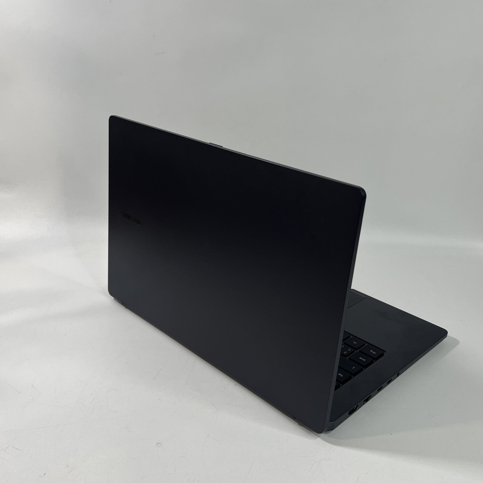 SAMSUNG Galaxy Book2 14” i5-12th GEN 8GB RAM 256GB NVME SSD battery100%. Grade A