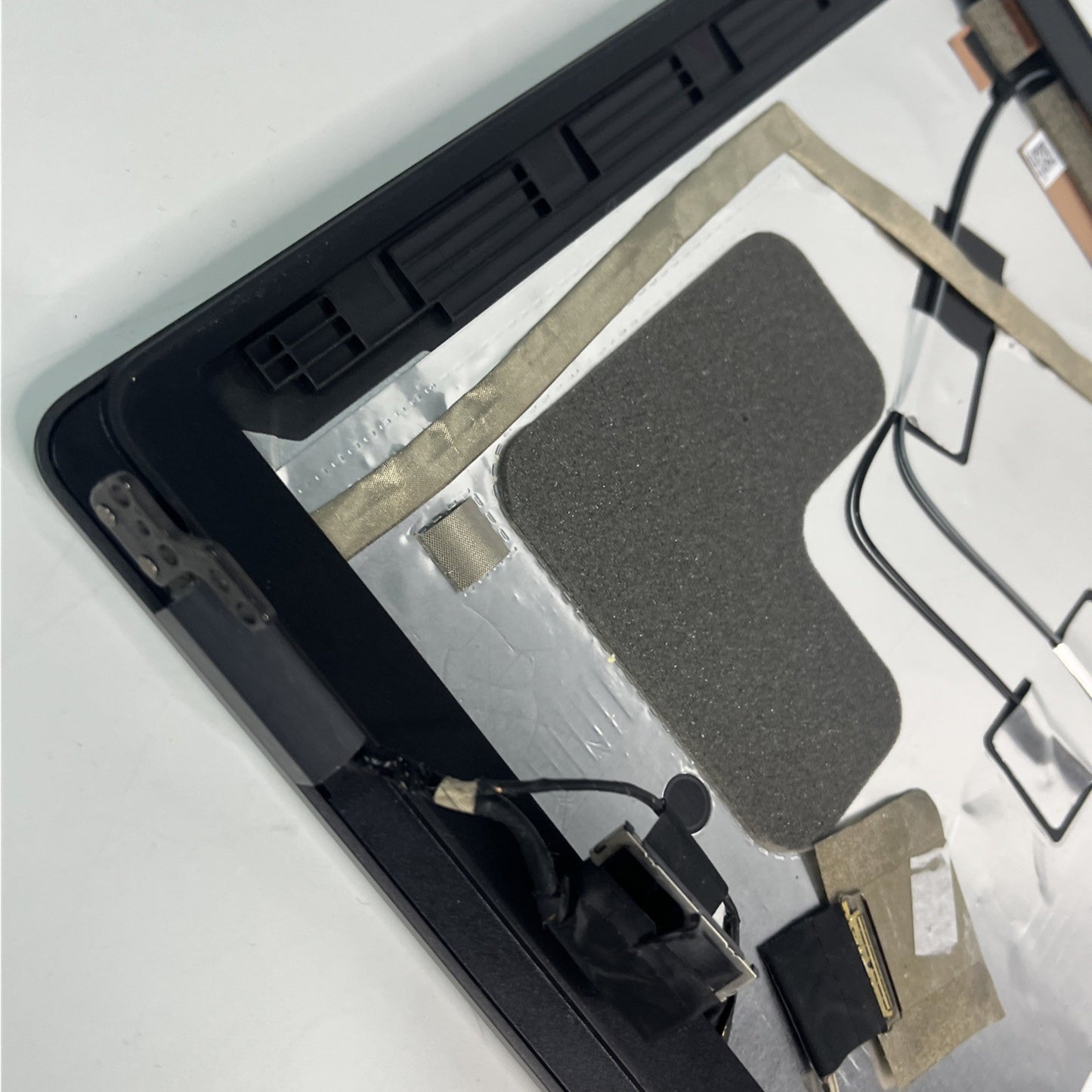 Genuine DELL LATITUDE 5500 15.6"  Complete Top Assembly.bezel bit Cracked
