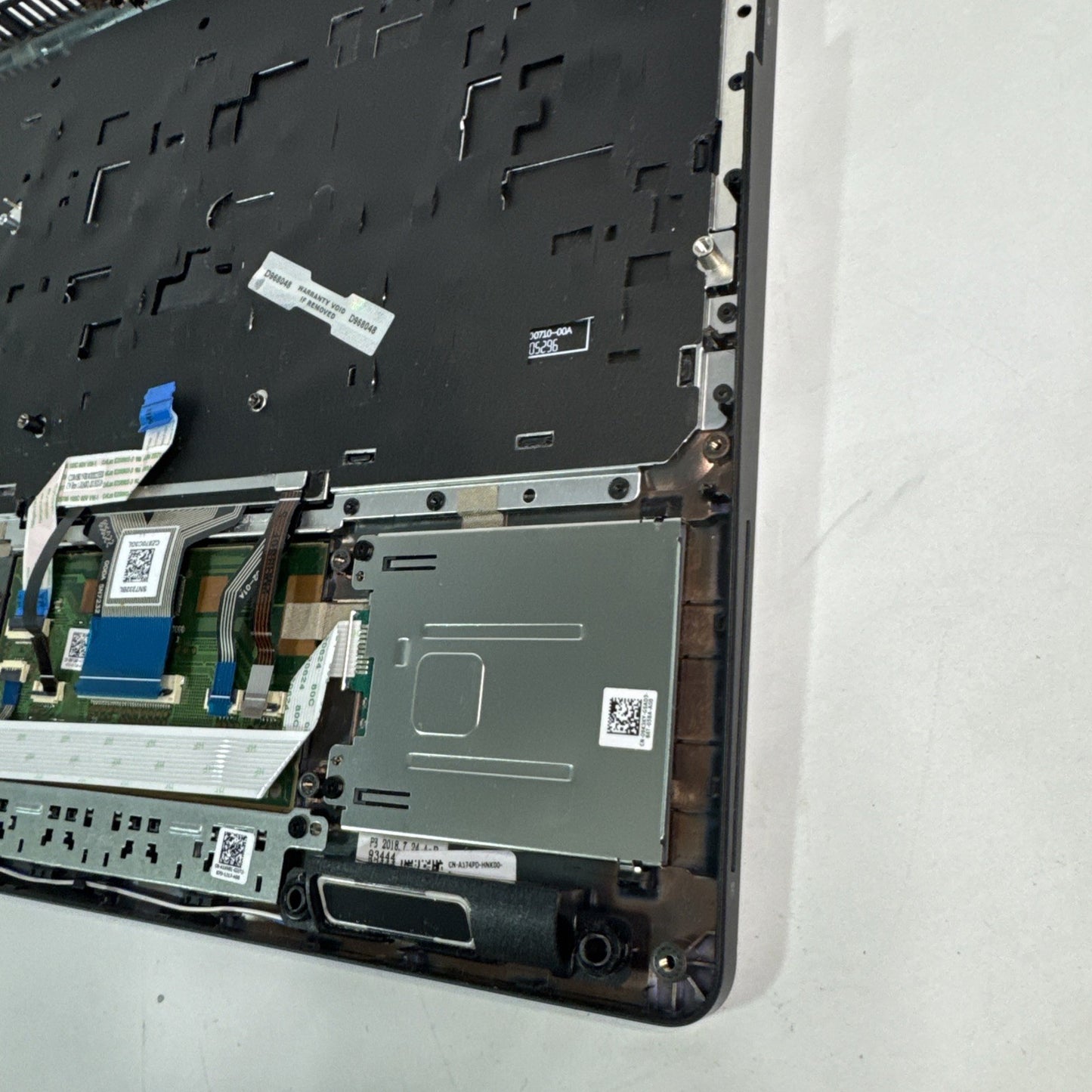 Genuine Dell Latitude 5590 Palmrest,speaker & Keyboard I Key Missing