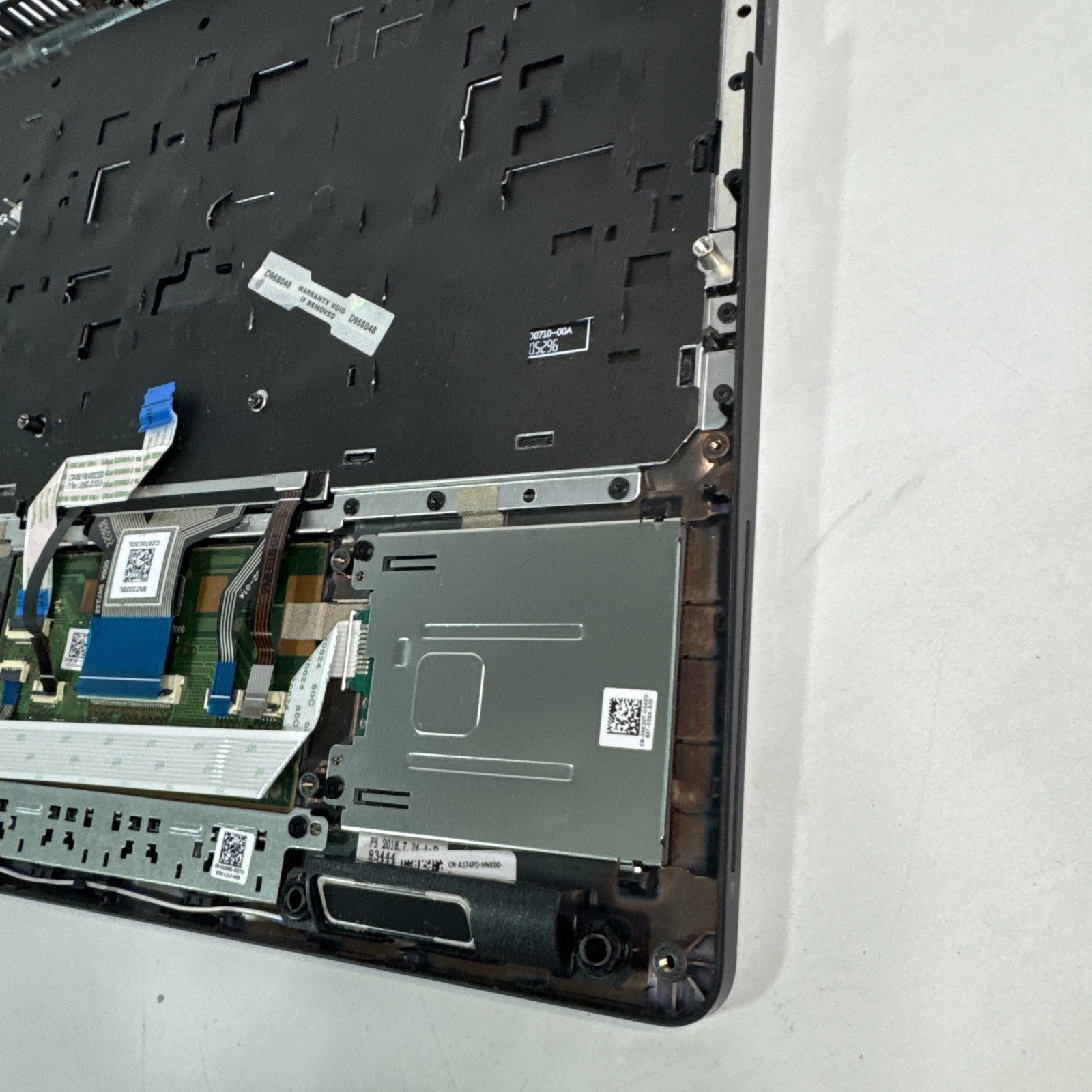 Genuine Dell Latitude 5590 Palmrest,speaker & Keyboard I Key Missing