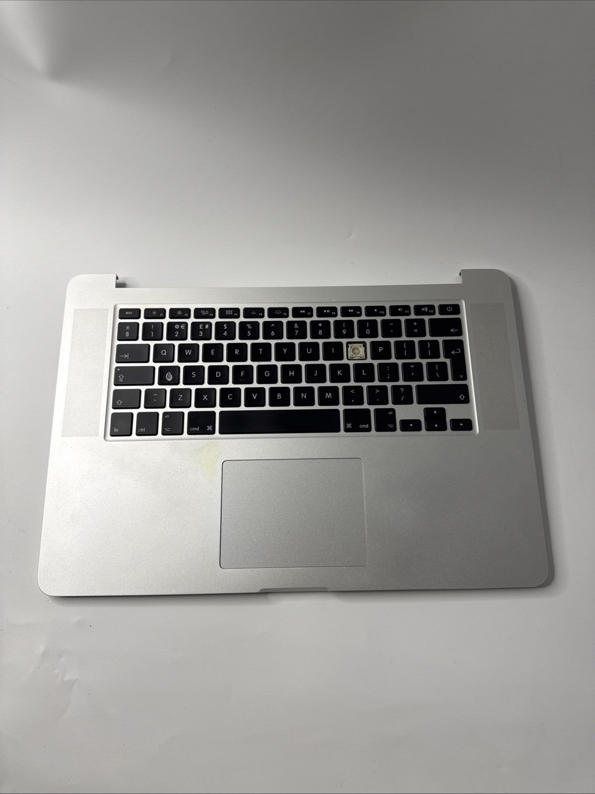 MacBook Pro A1398 15 Late 2013 Palmrest UK Keyboard Battery (key Missing)