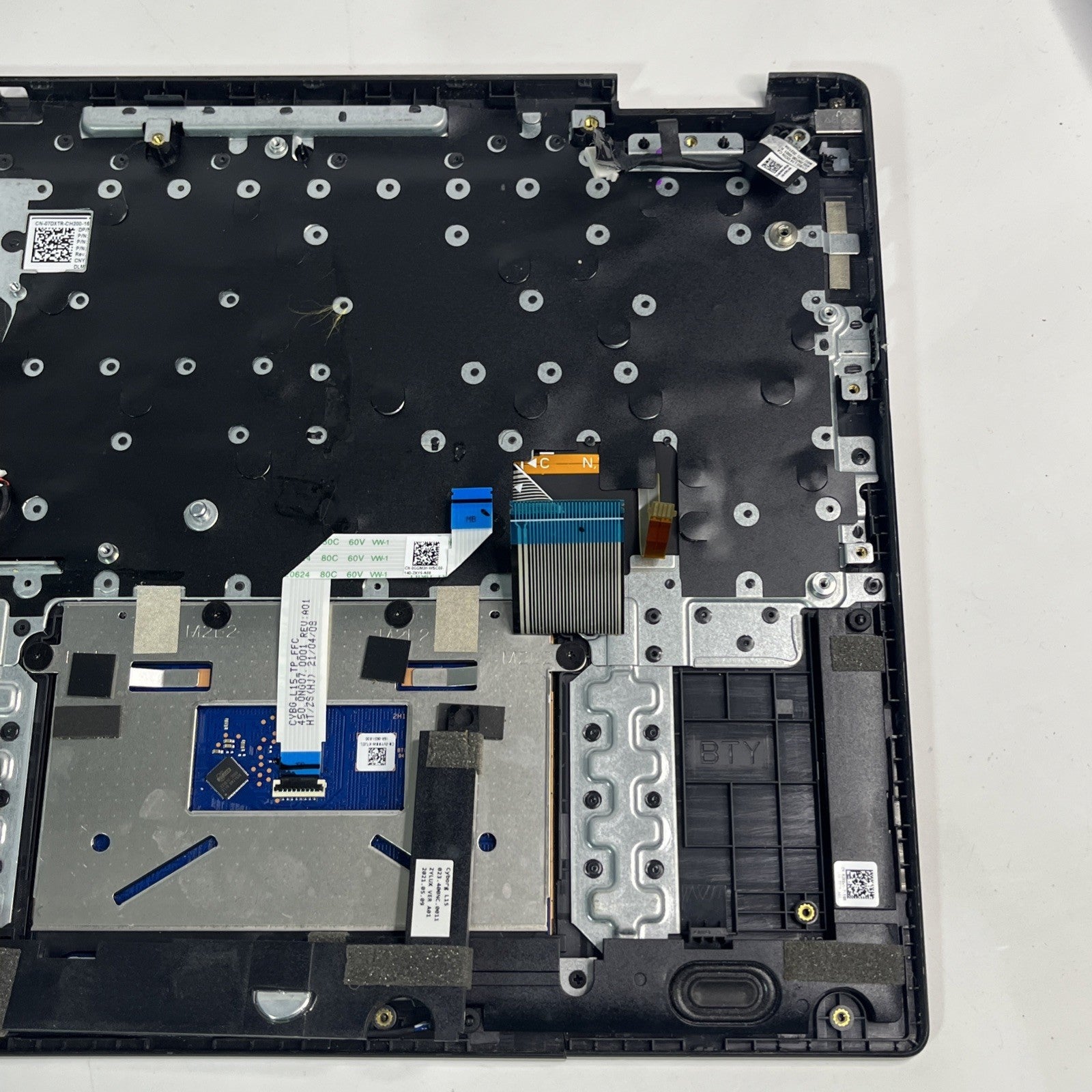 Genuine Black Dell Latitude 3520 Palmrest , Touchpad & Speakers. Bit Cracked
