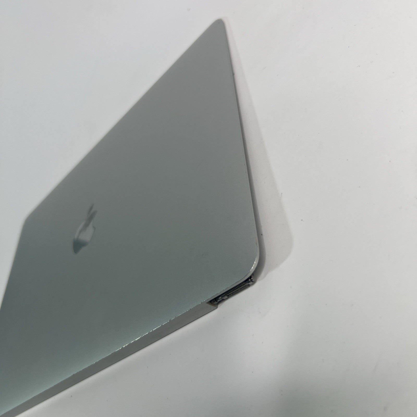 Apple MacBook Air A2337 LCD Screen Display Assembly – Silver – EMC 3598