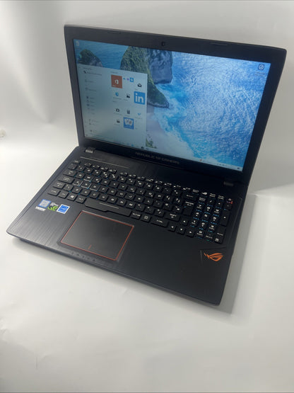 ASUS ROG Strix GL553VD 15.6” Intel Core i7-7700HQ 8GB RAM 128GB SSD GTX 1050