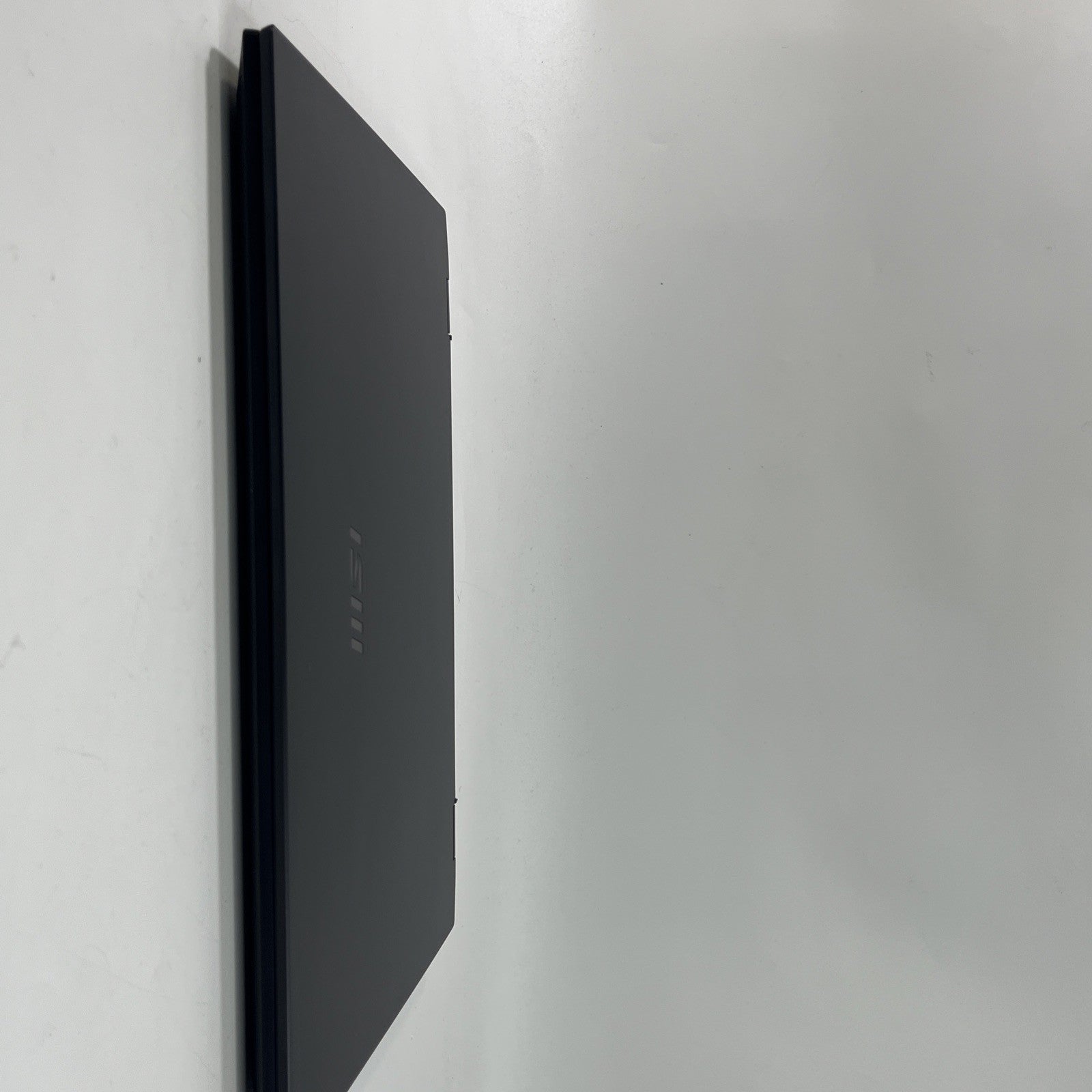 MSI Summit E16 AI Studio A1VFTG Intel Core Ultra 7 32GB 2TB RTX4060.Grade A