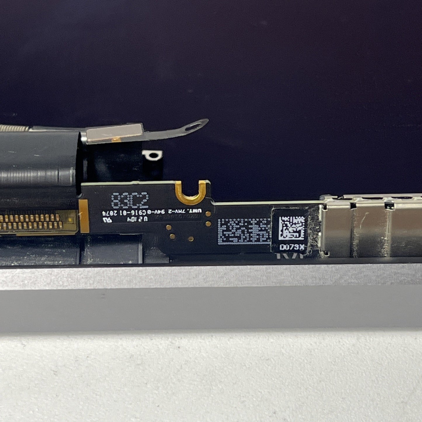Genuine Apple MacBook Pro A2141 16" Display Assembly Screen. cracked From Side.