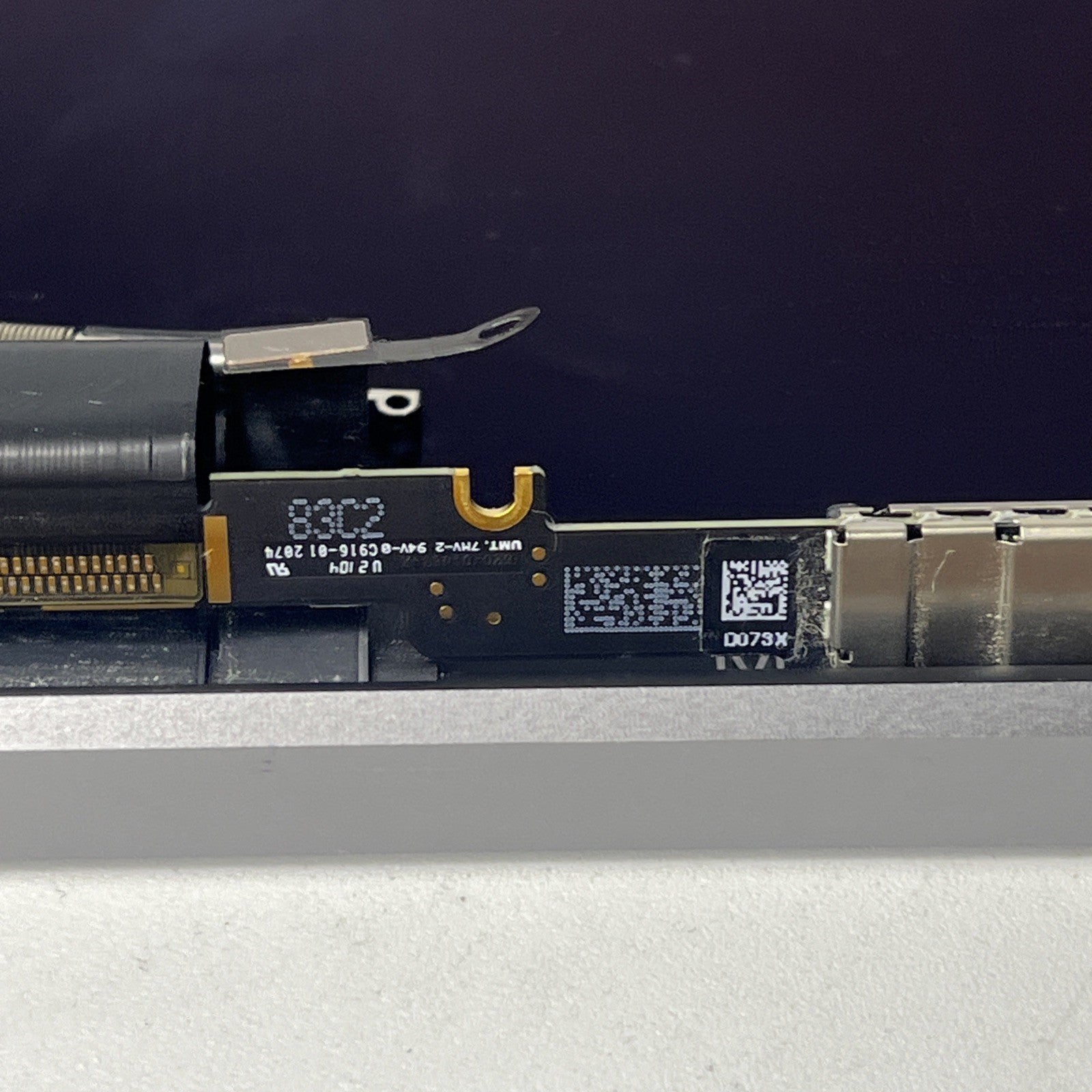 Genuine Apple MacBook Pro A2141 16" Display Assembly Screen. cracked From Side.