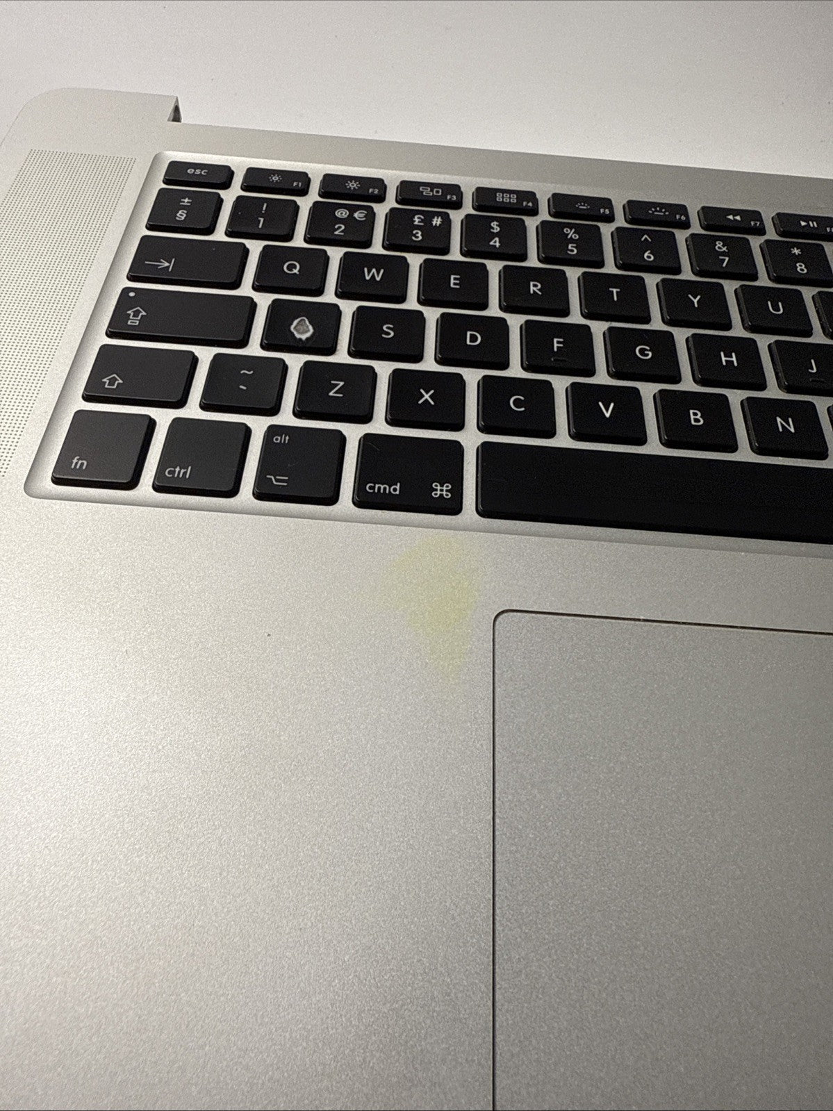MacBook Pro A1398 15 Late 2013 Palmrest UK Keyboard Battery (key Missing)