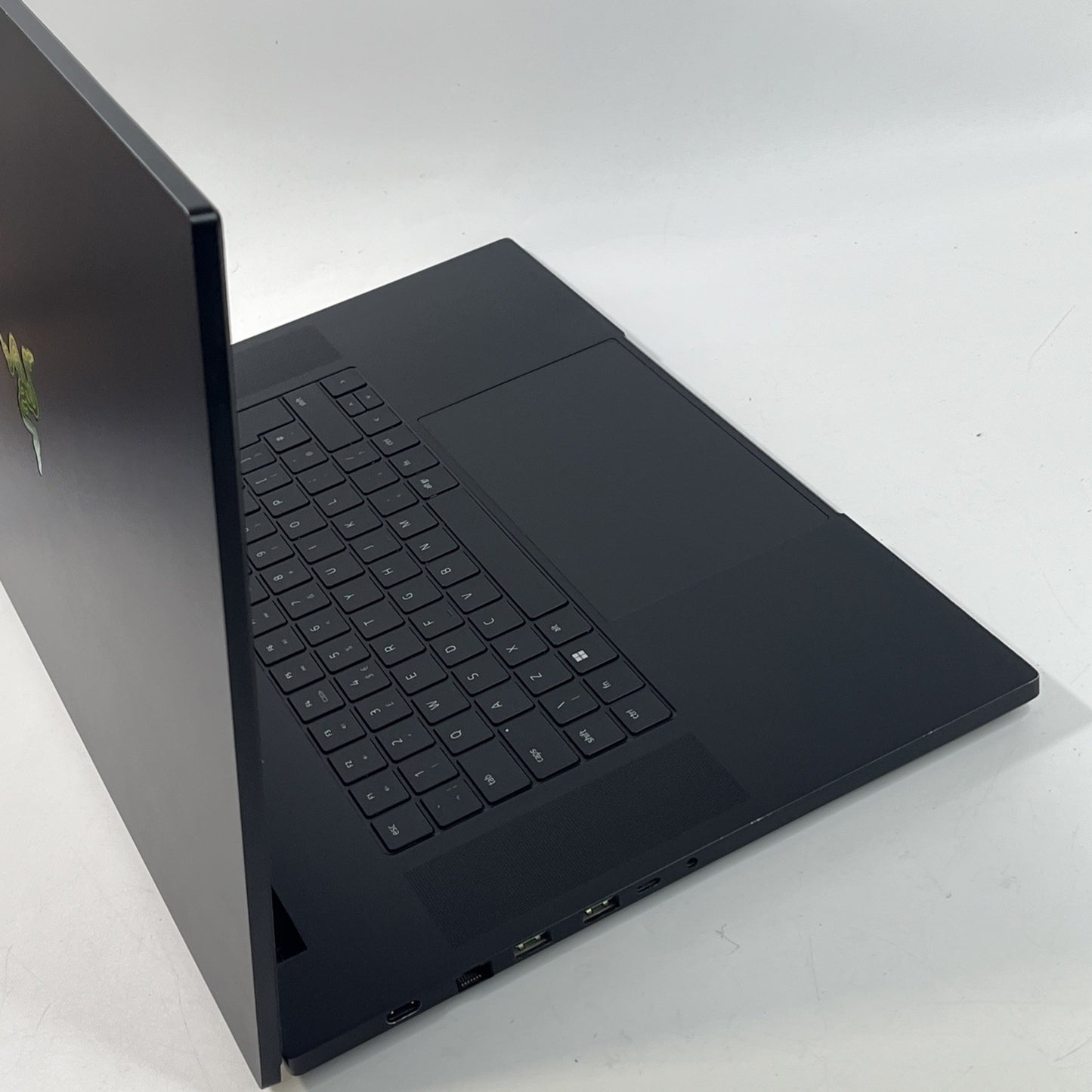 Razer Blade 18 RZ09-484 18"  32 GB RAM i9-1350HX - RTX 4090 2TB SSD 240HZ