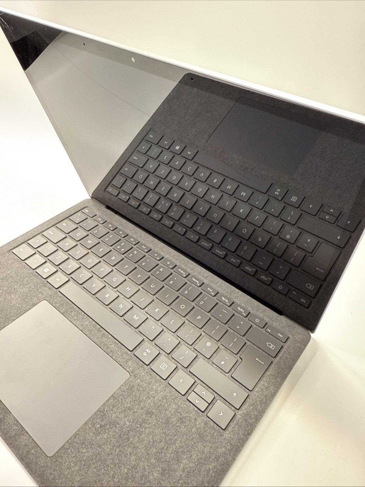 Microsoft Surface Laptop 4 13.5" Inte i5-1135G7 8GB RAM 512GB SSD Cracked Screen
