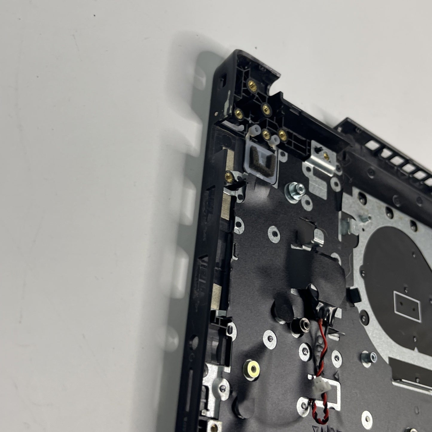 Genuine Black Dell Latitude 3520 Palmrest , Touchpad & Speakers. Bit Cracked