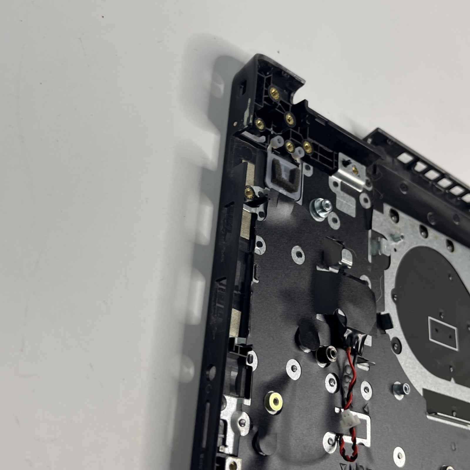 Genuine Black Dell Latitude 3520 Palmrest , Touchpad & Speakers. Bit Cracked