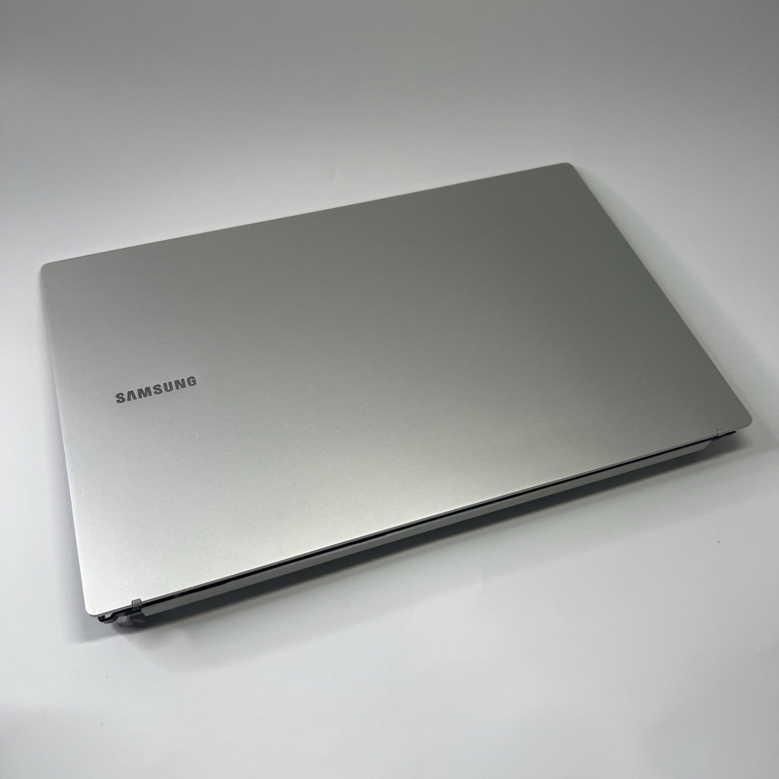 Samsung Galaxy NP750XDA Top Rear Lid Cover Hinges Webcam Cable & Screen Cable