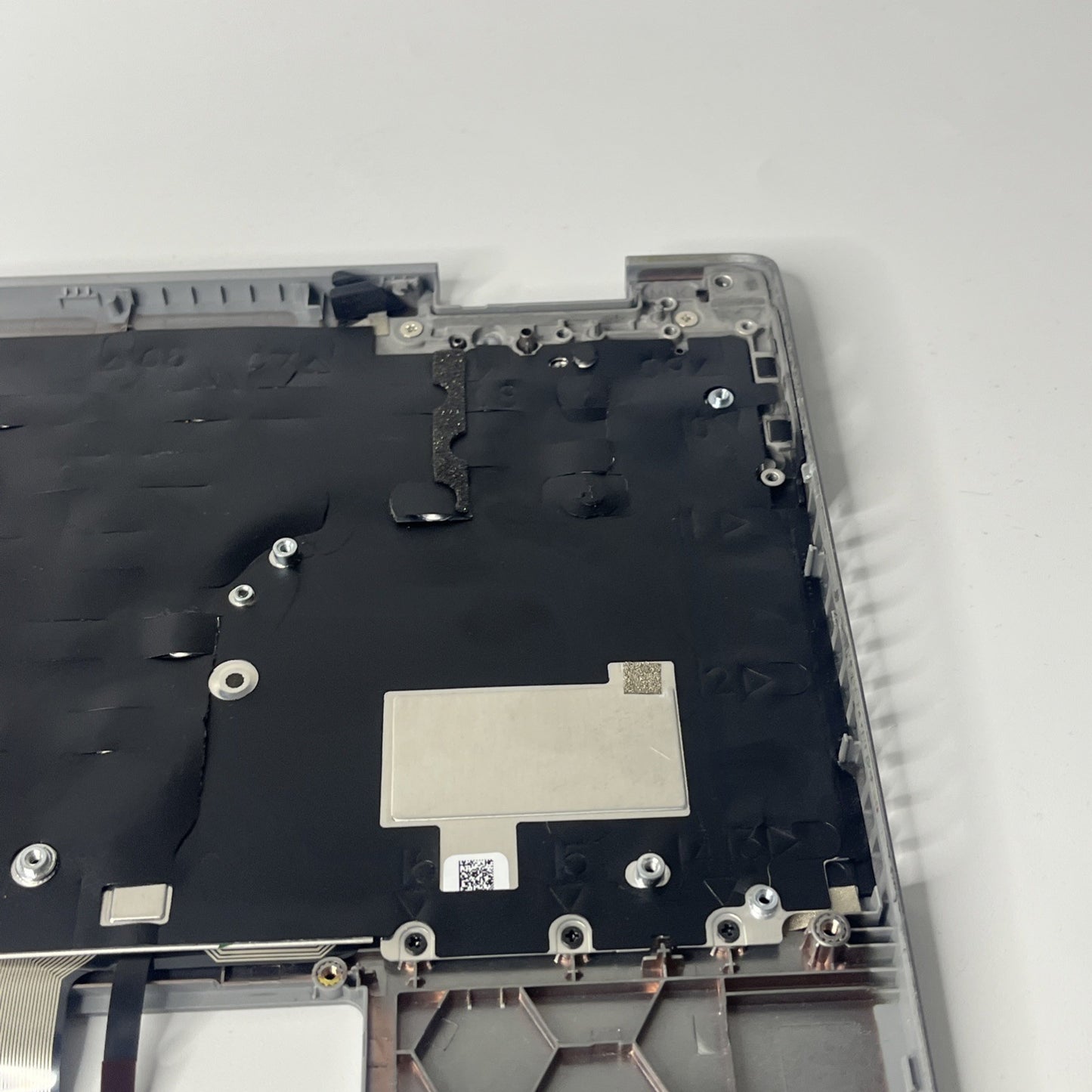 Dell Latitude 5530 Genuine Palmrest L, UK Keyboard 0RRN8D Silver  Missing Key