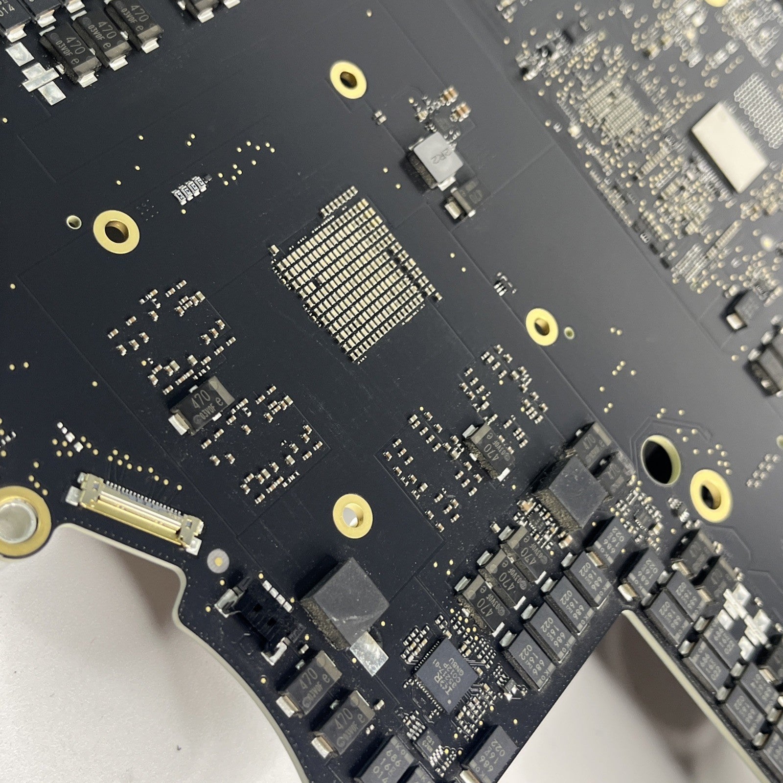Apple iMac 27” Retina 5K Logic Board 2020A2115 EMC 3442 And Heatsink. No CPU.