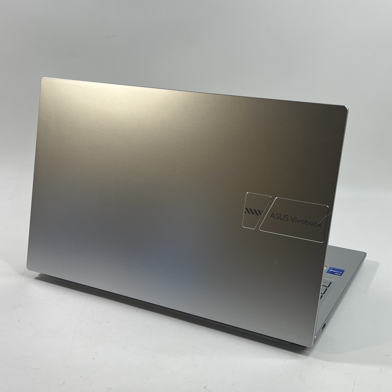ASUS VivoBook 15 X1504ZA Core i7-1255U 16GB RAM 512GB SSD Windows 11 Grade B