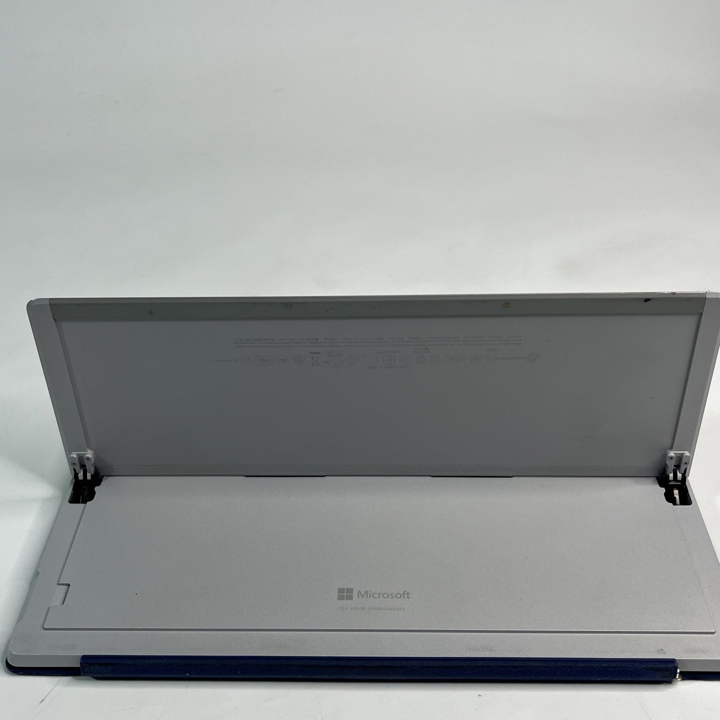 Microsoft Surface Pro 4 12.3” Intel i5-6300U  4GB RAM 128GB SSD & Keyboard