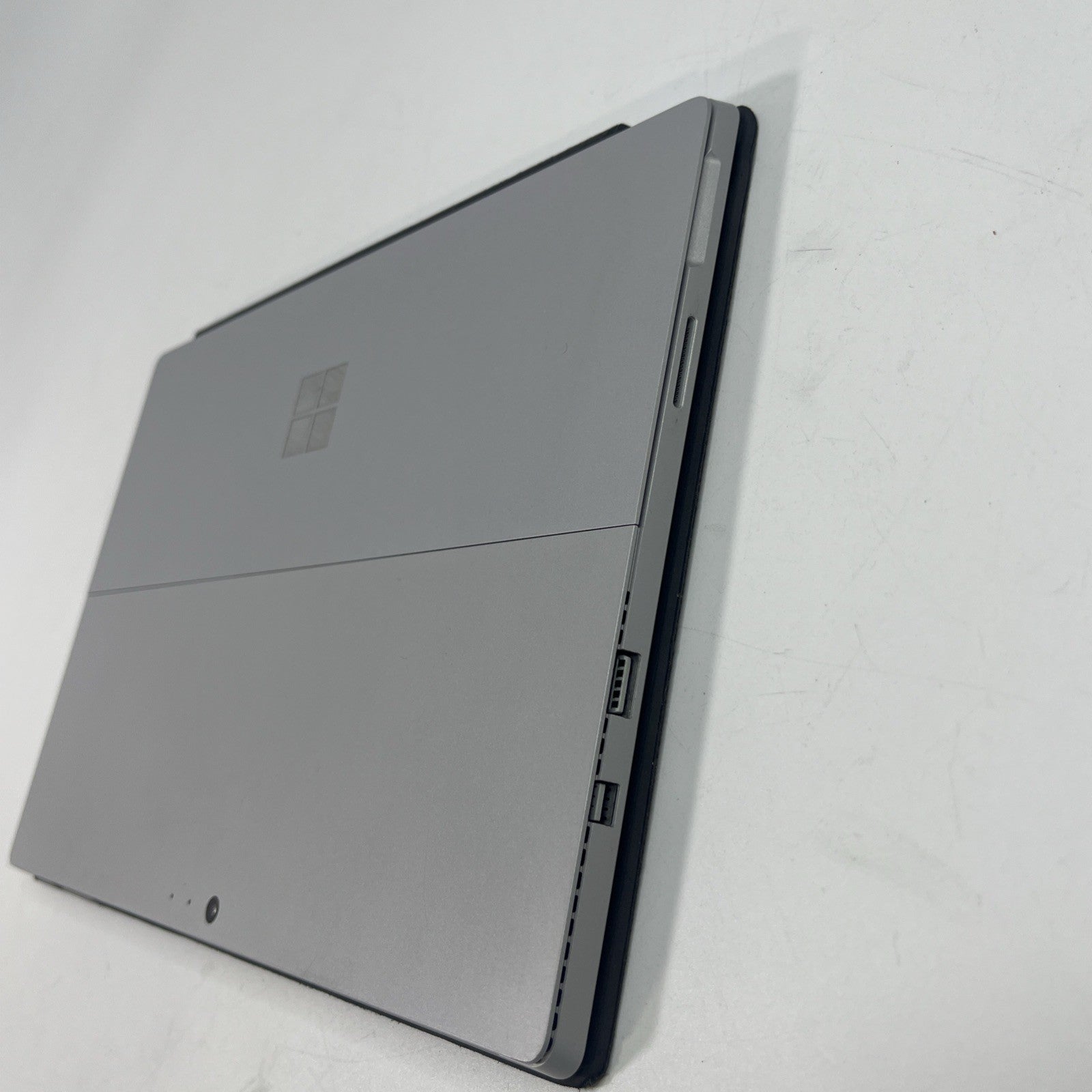 Microsoft Surface Pro 4 12.3” Intel i5-6300U  8GB RAM 256GB SSD & Keyboard