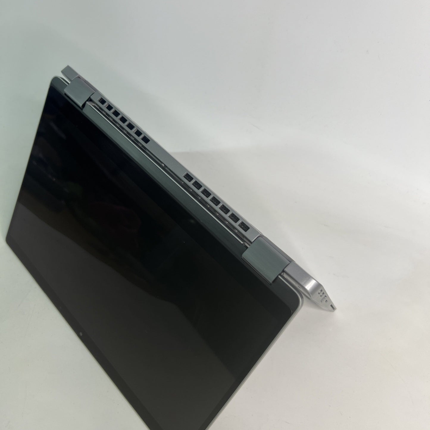 Dell Latitude 5330 2-in-1 i5-1235U 8GB 256GB SSD Windows 11 Touchscreen Laptop
