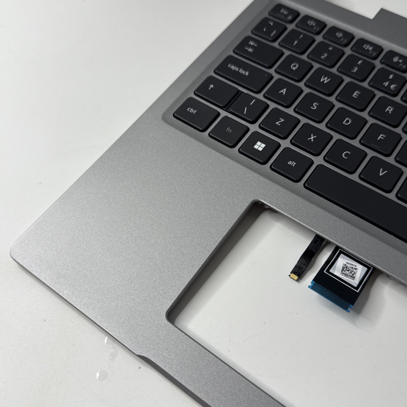 Dell Latitude 5530 Genuine Palmrest Assembly, UK Keyboard 0RRN8D Silver