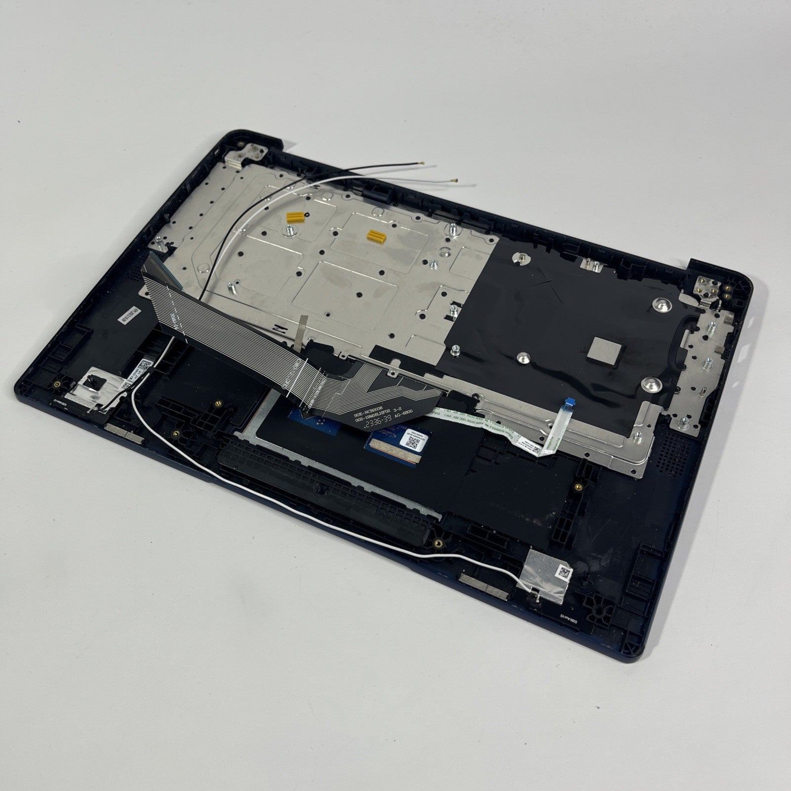 Lenovo IP Slim 3 Chrome 14M868 Palmrest, Keyboard & Touchpad Blue. Missing Key