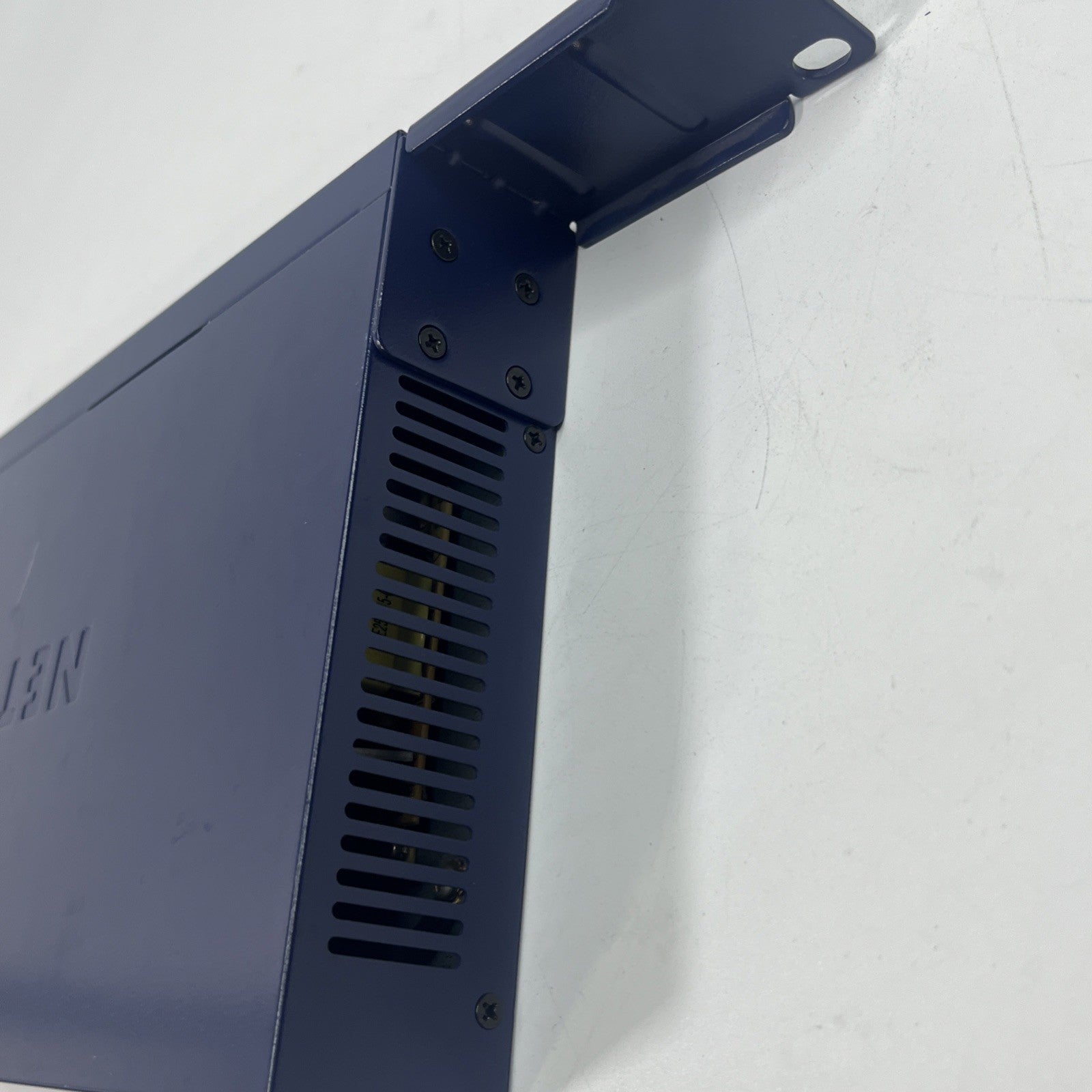 Netgear  FS524 24 Ports 10/100 Mbps Fast Ethernet Switch.Few Minors Signs