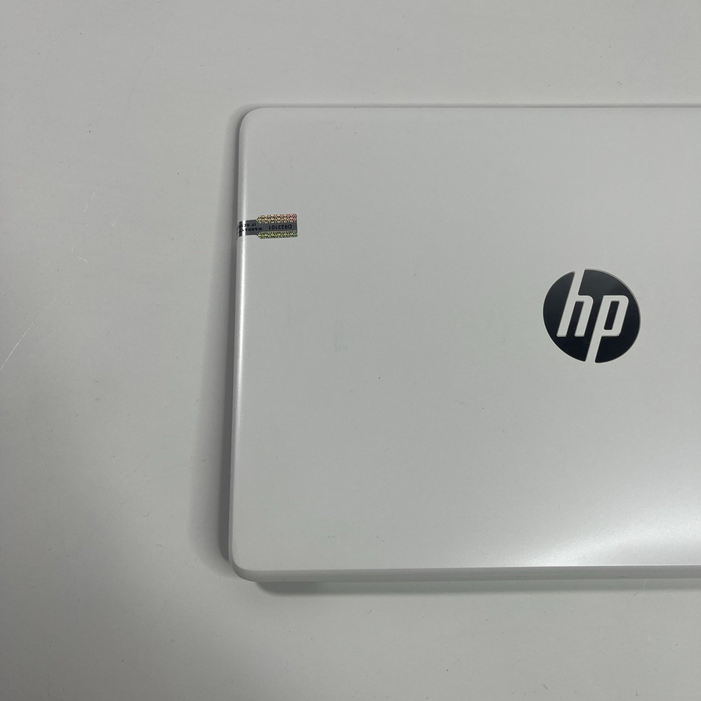 Genuine White HP Stream 11-ak0027na Complete Screen & Top Lid Assembly. Grade A