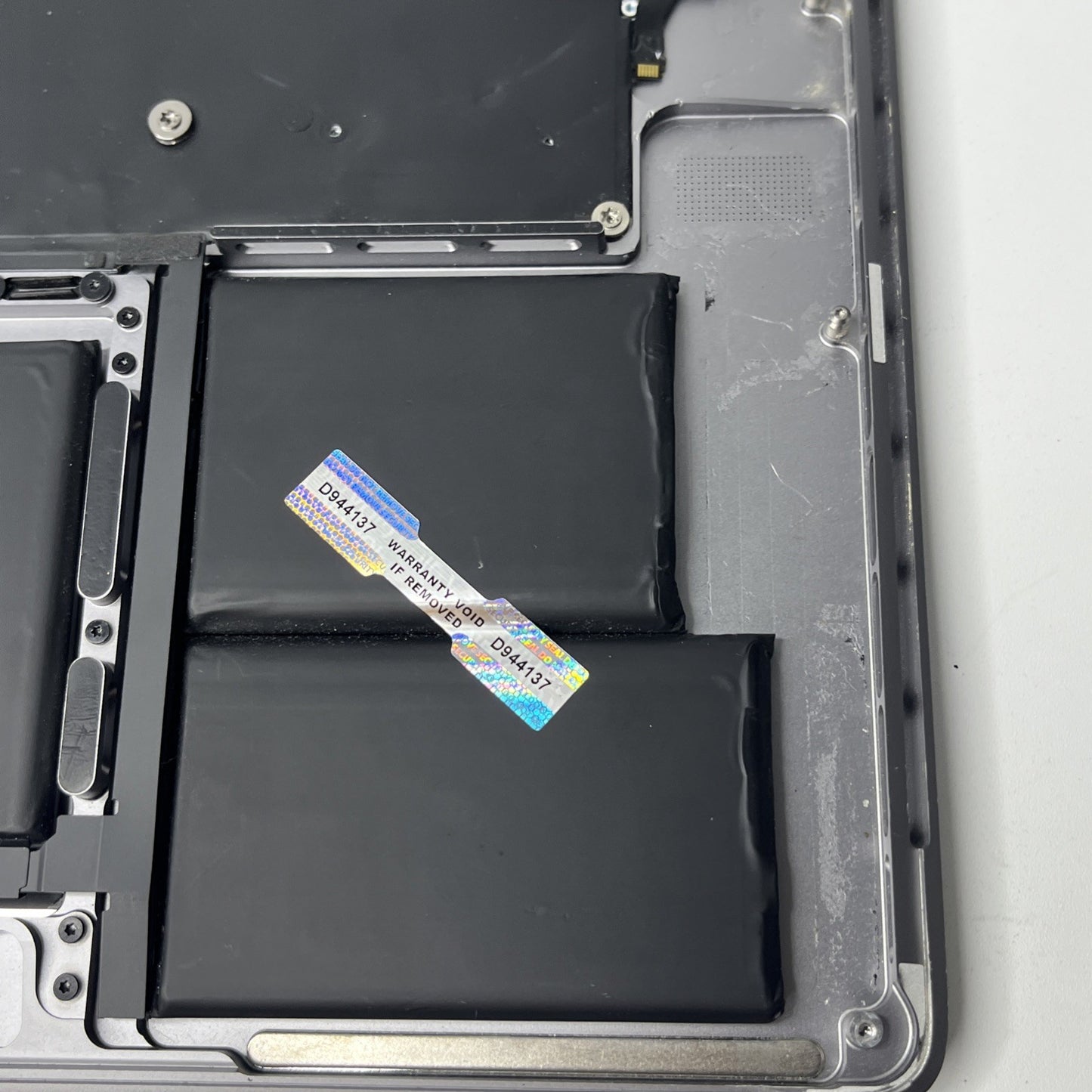 Genuine MacBook Pro16" A2141-2019 Palmrest keyboard Trackpad.  Bit Crack At Side