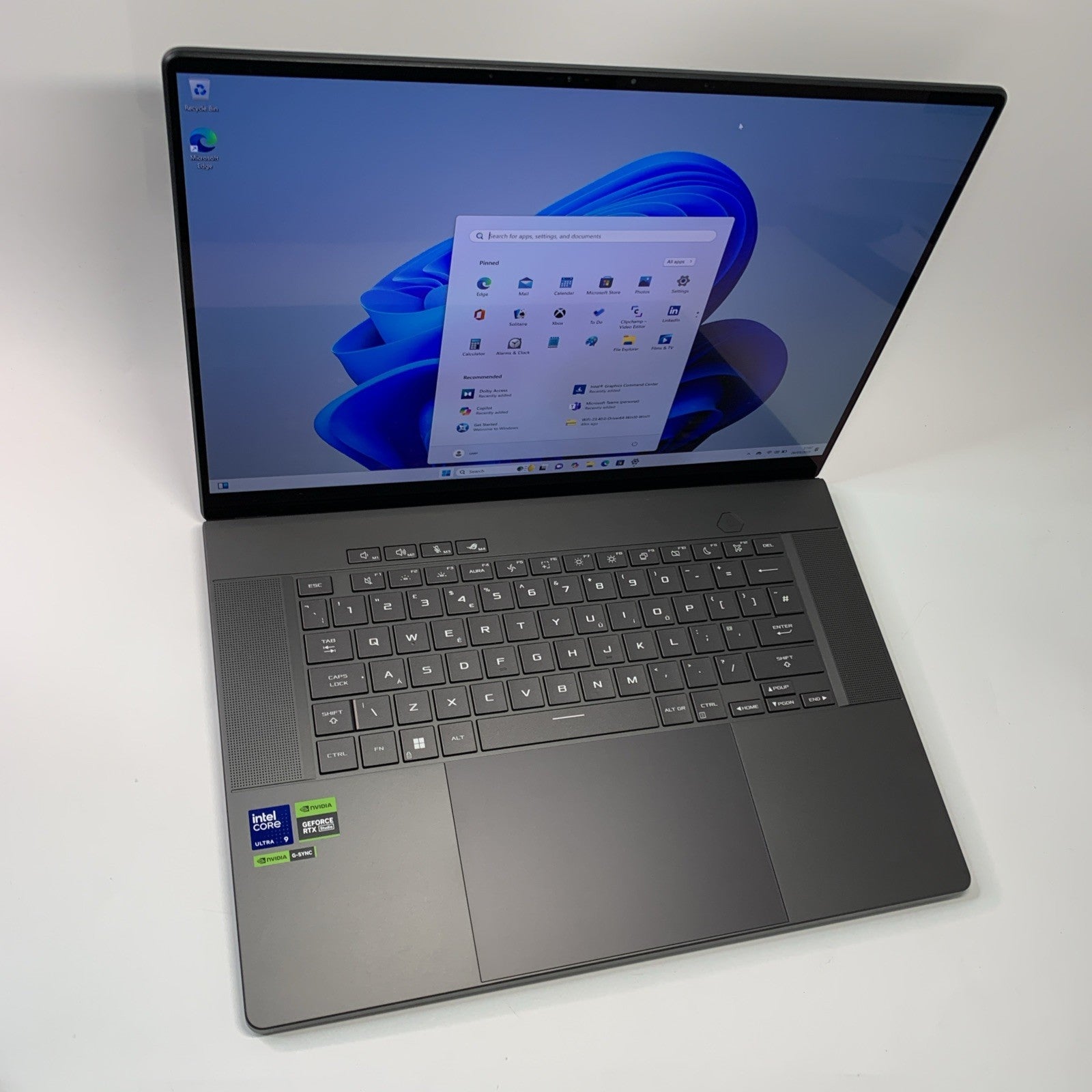 ASUS ROG Zephyrus G16 OLED 16.0" Core Ultra 9-185H RTX 4070 32GB RAM 1TB SSD 