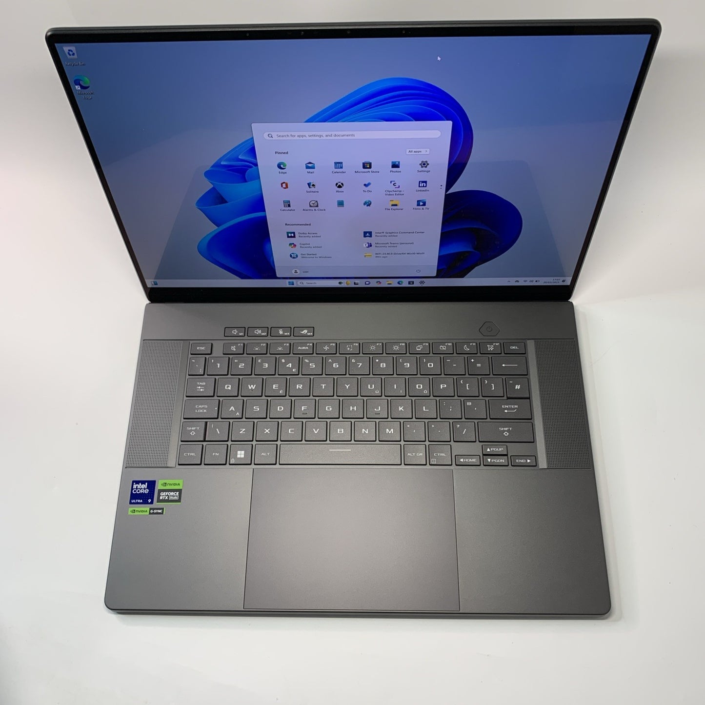 ASUS ROG Zephyrus G16 OLED 16.0" Core Ultra 9-185H RTX 4070 32GB RAM 1TB SSD 
